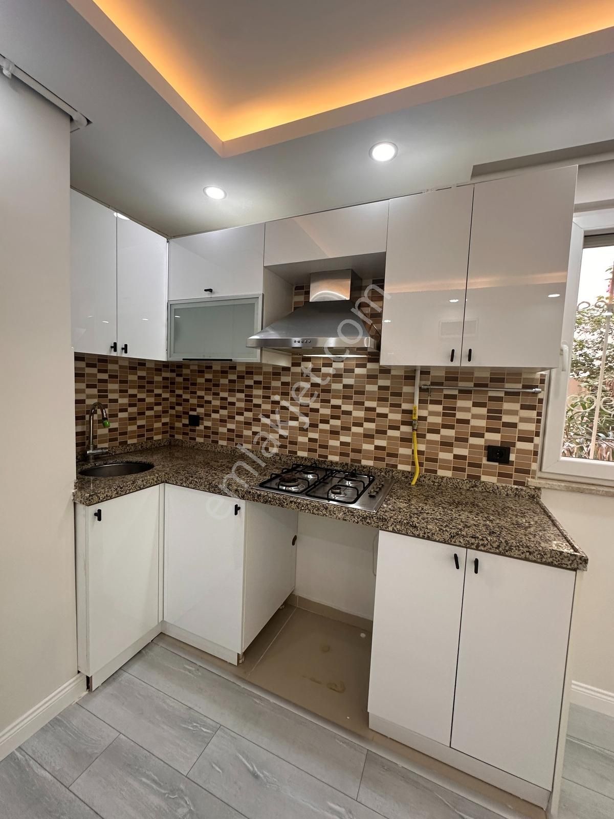 Tamiş'den Altıntepe 'de 10 Yıllık Binada Yüksek Giriş Ferah 1+1 - Görsel 5