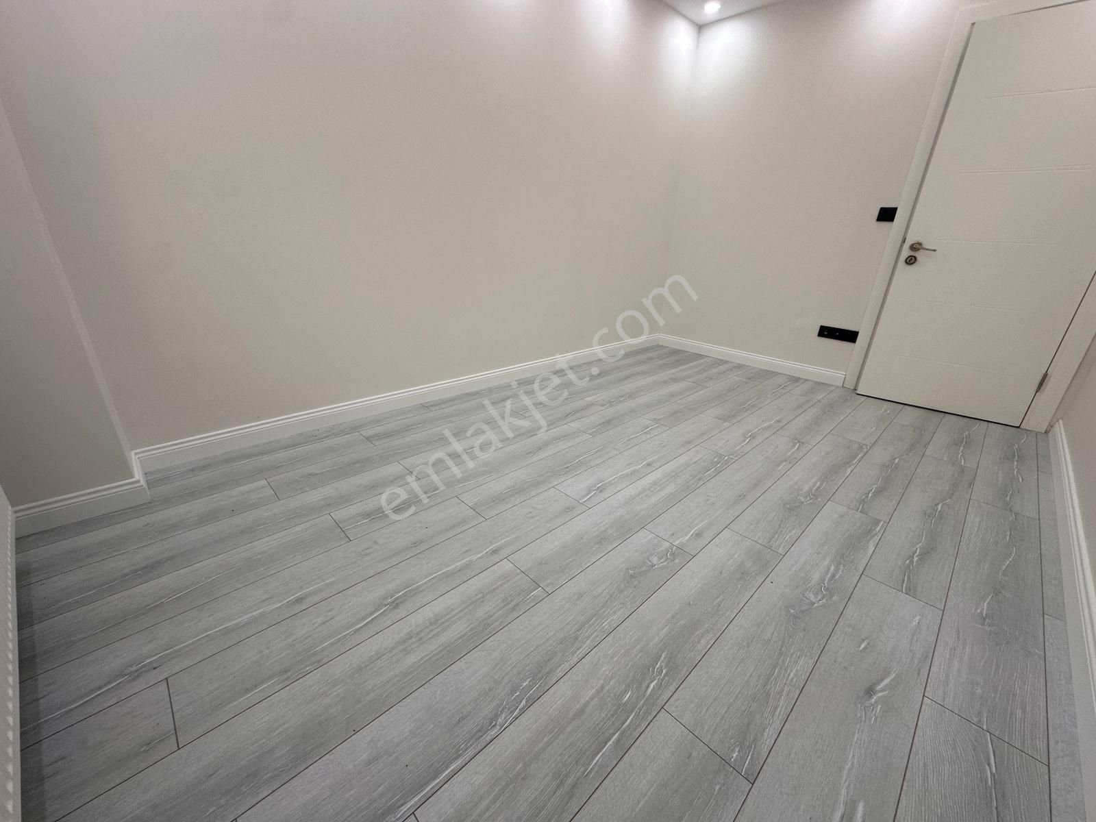 Tamiş'den Altıntepe 'de 10 Yıllık Binada Yüksek Giriş Ferah 1+1 - Görsel 6