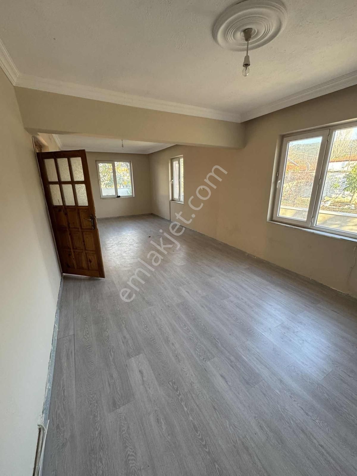 Muğla Menteşe Yeşilyurt Mah Geniş Bahçeli Sobalı Ferah 2+1 - Görsel 12