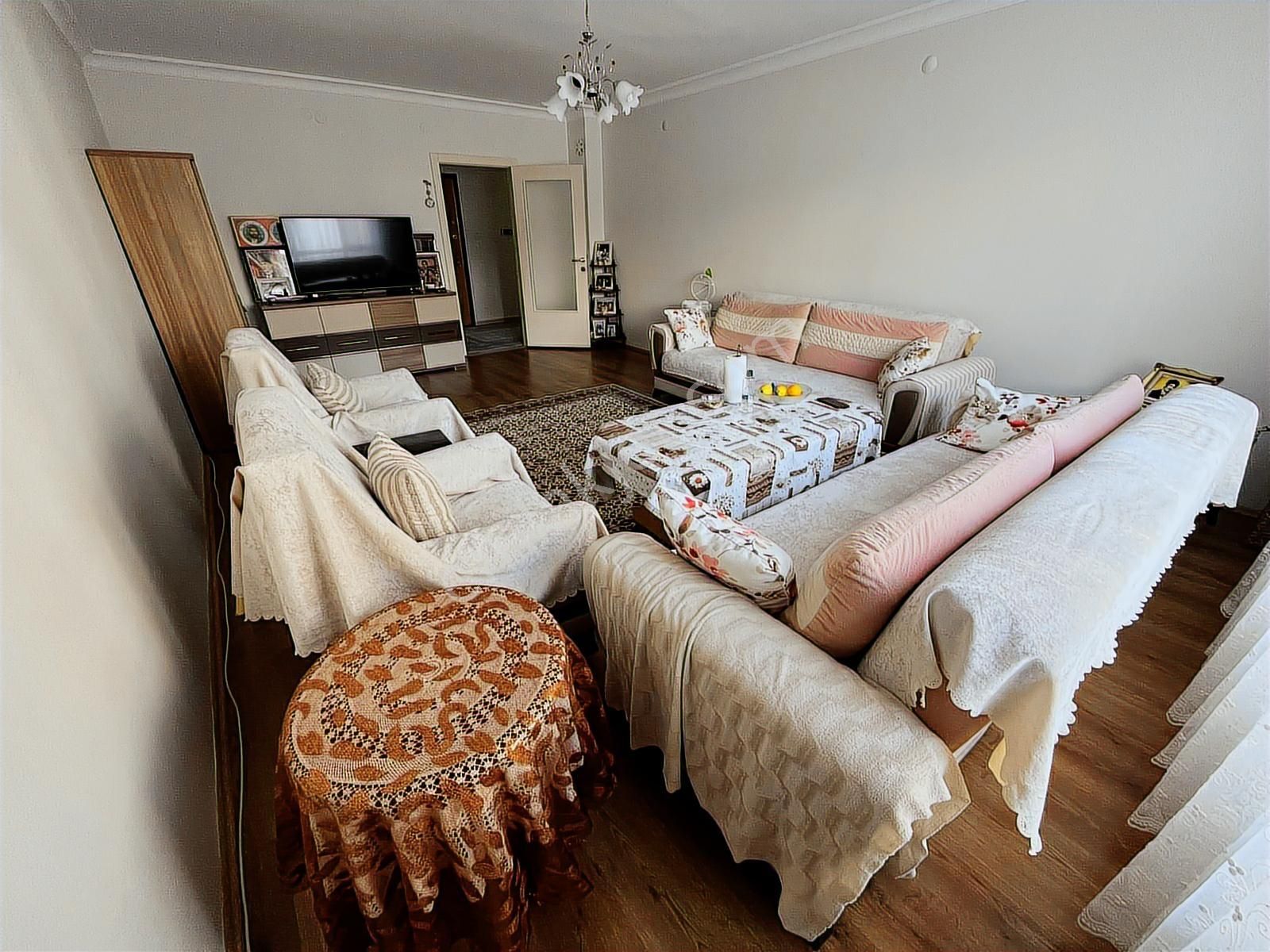 Burç Mahallesinde Katta Yapılı Geniş Balkonlu 3+1 Satılık Daire - Görsel 3