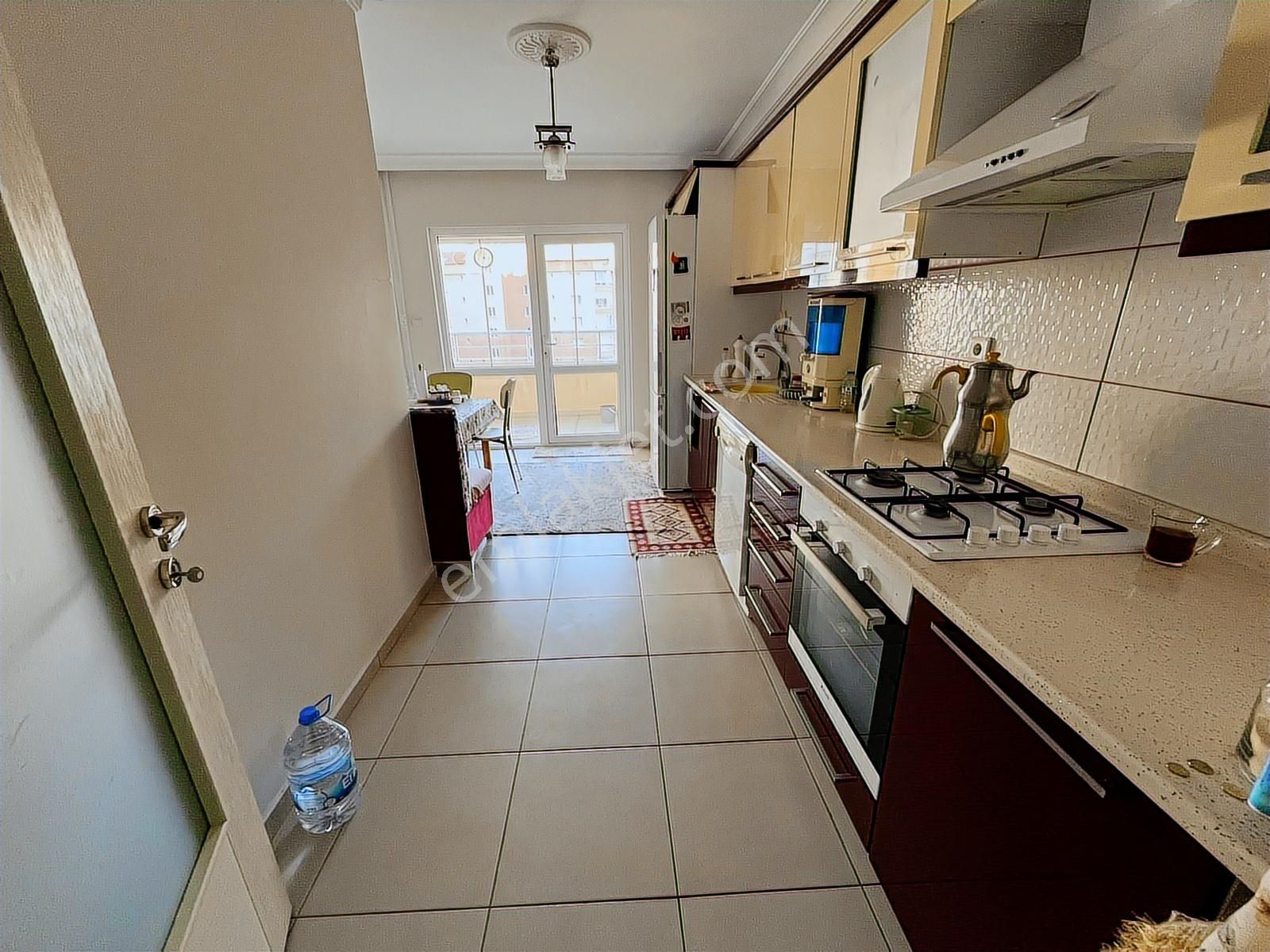 Burç Mahallesinde Katta Yapılı Geniş Balkonlu 3+1 Satılık Daire