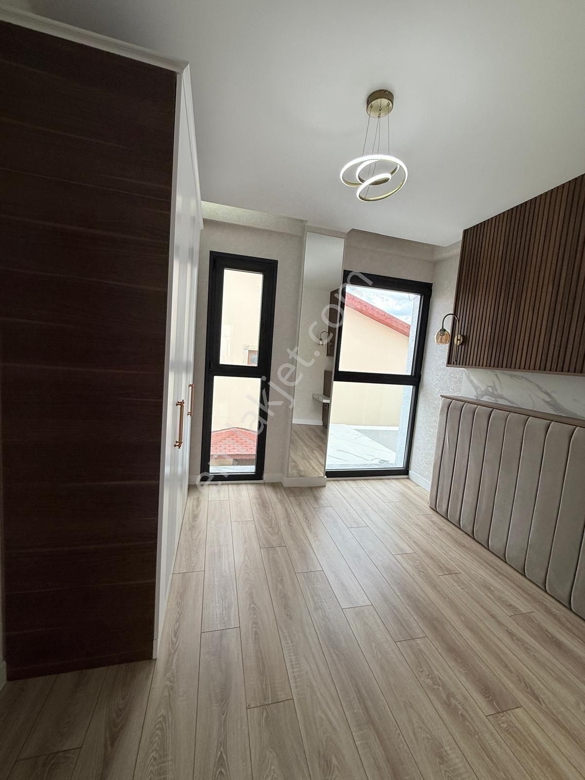 Kadınlar Denizinde 4+1 180m2 Özel Havuzlu Sıfır 300m2 Arsa İçinde Satılık Villa - Görsel 26