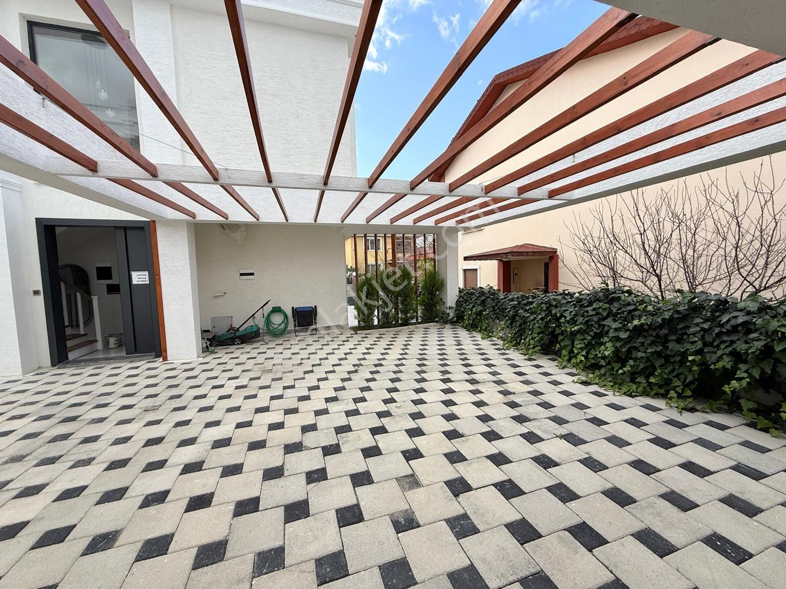 Kadınlar Denizinde 4+1 180m2 Özel Havuzlu Sıfır 300m2 Arsa İçinde Satılık Villa - Görsel 7