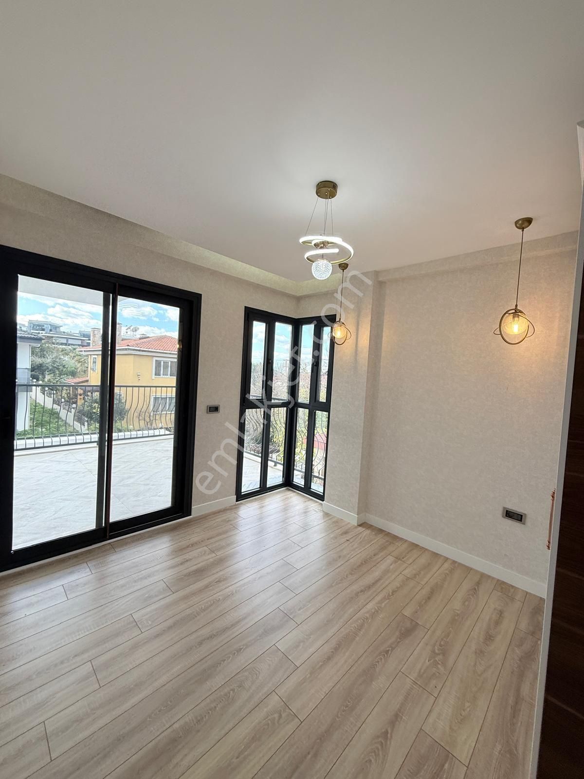 Kadınlar Denizinde 4+1 180m2 Özel Havuzlu Sıfır 300m2 Arsa İçinde Satılık Villa - Görsel 30