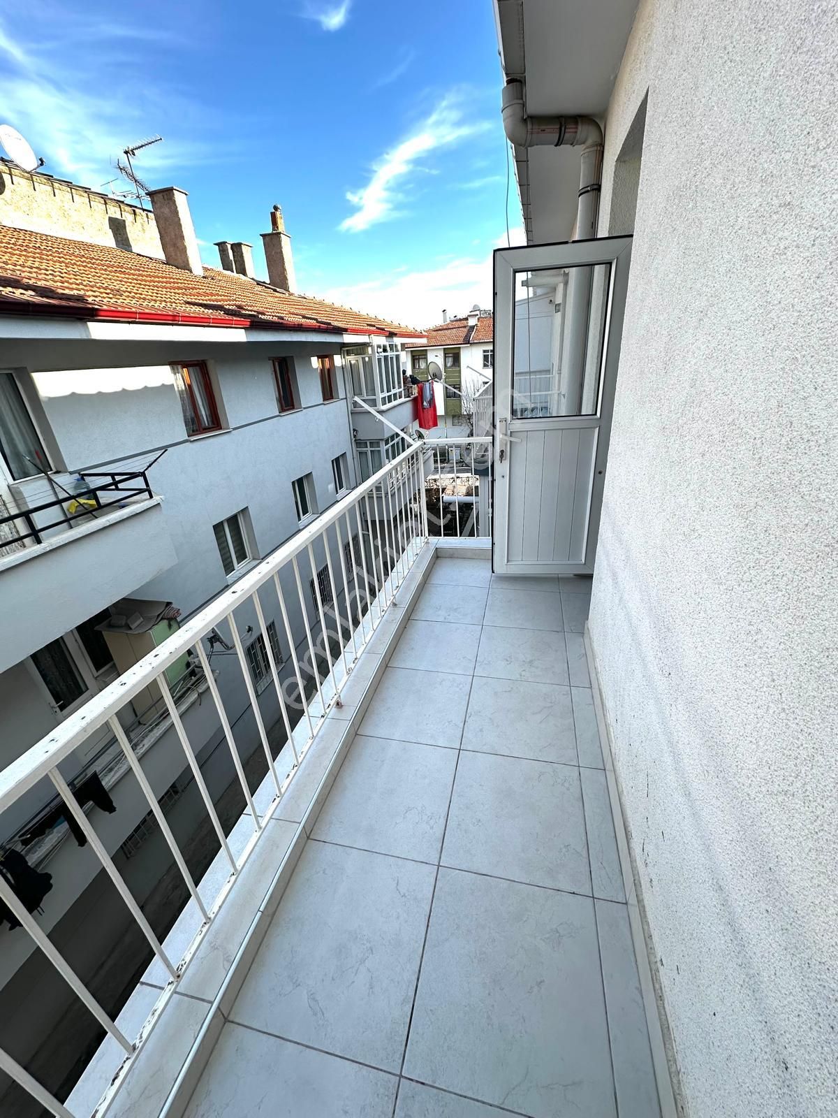Tuzluçayır Mahallesinde Göbeğe Yürüme Mesafesinde Yapılı 2. Kat 3+1 Kiralık Daire - Görsel 33