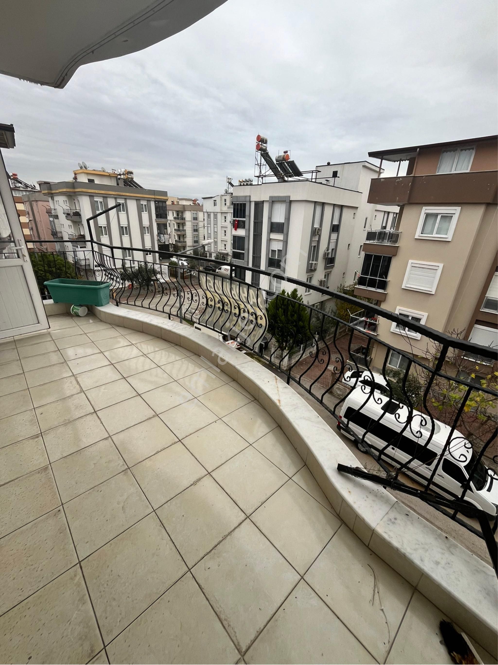 Ahatlı I Ulusoy Caddesinde 2+1 Katta Geniş Satılık Daire - Görsel 2