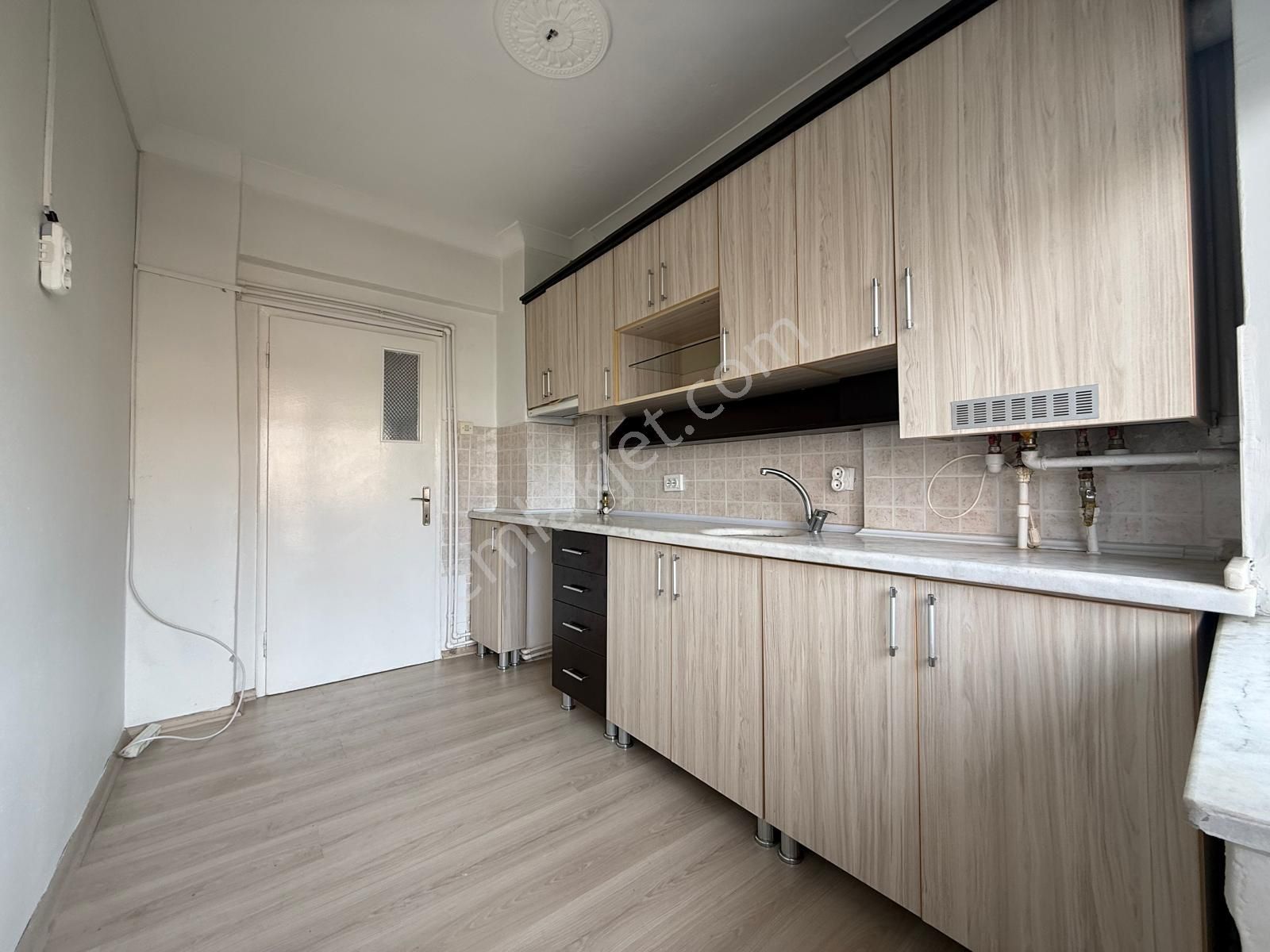 Rotadan Hastaneler Yakını Asansörlü 4.katta Manzaralı Yapılı 3+1 - Görsel 5