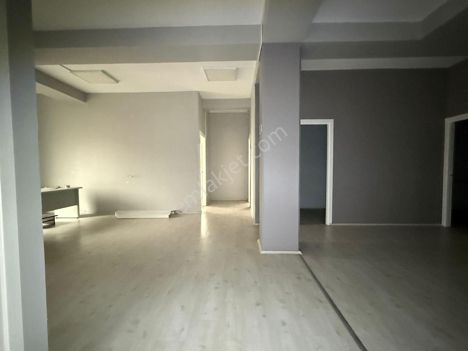 Bağcılar Merkez Mahallesi Kiralık Bölümlenmiş Ofis Katı 200 M2 - Görsel 29