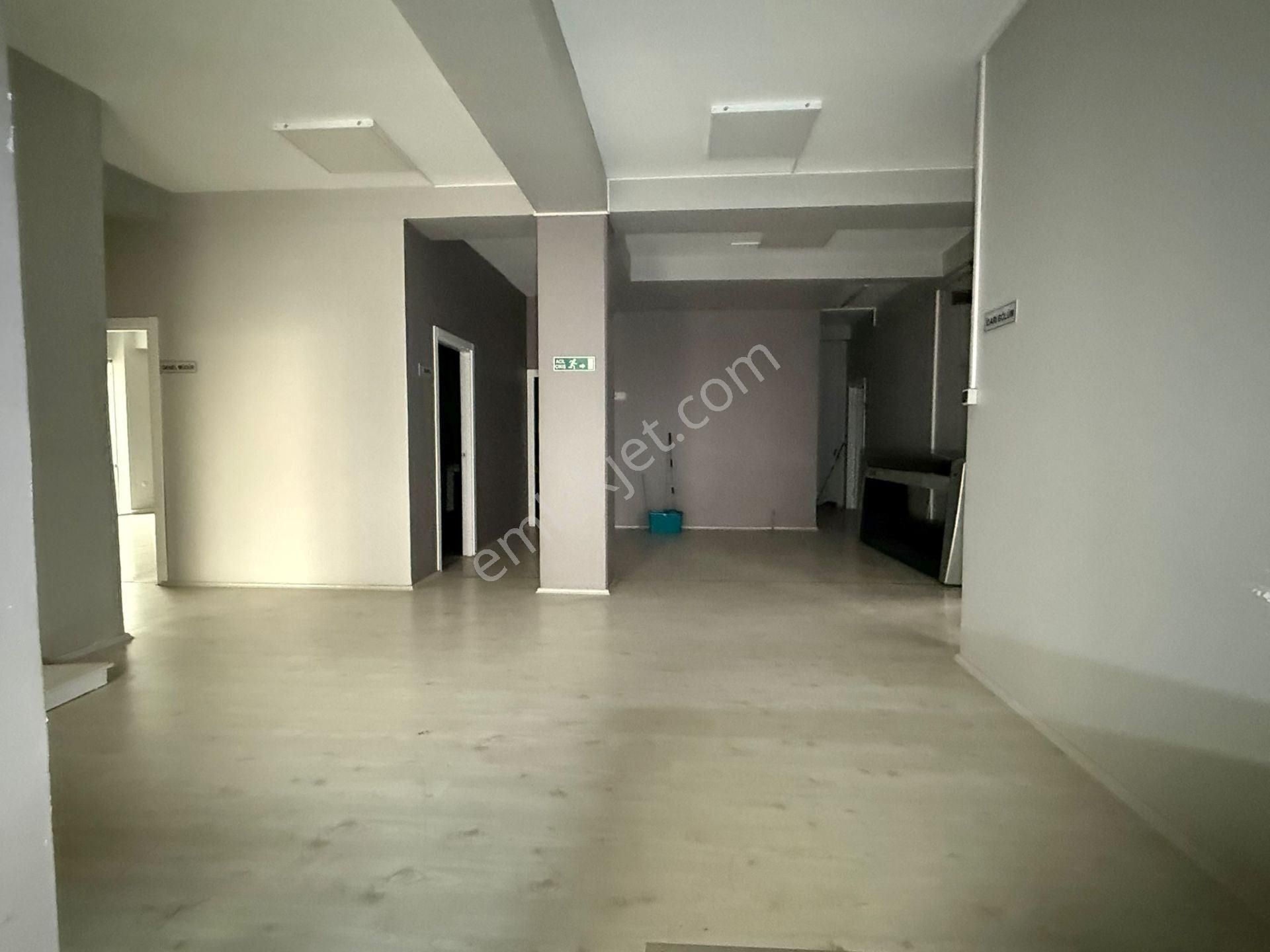 Bağcılar Merkez Mahallesi Kiralık Bölümlenmiş Ofis Katı 200 M2 - Görsel 22