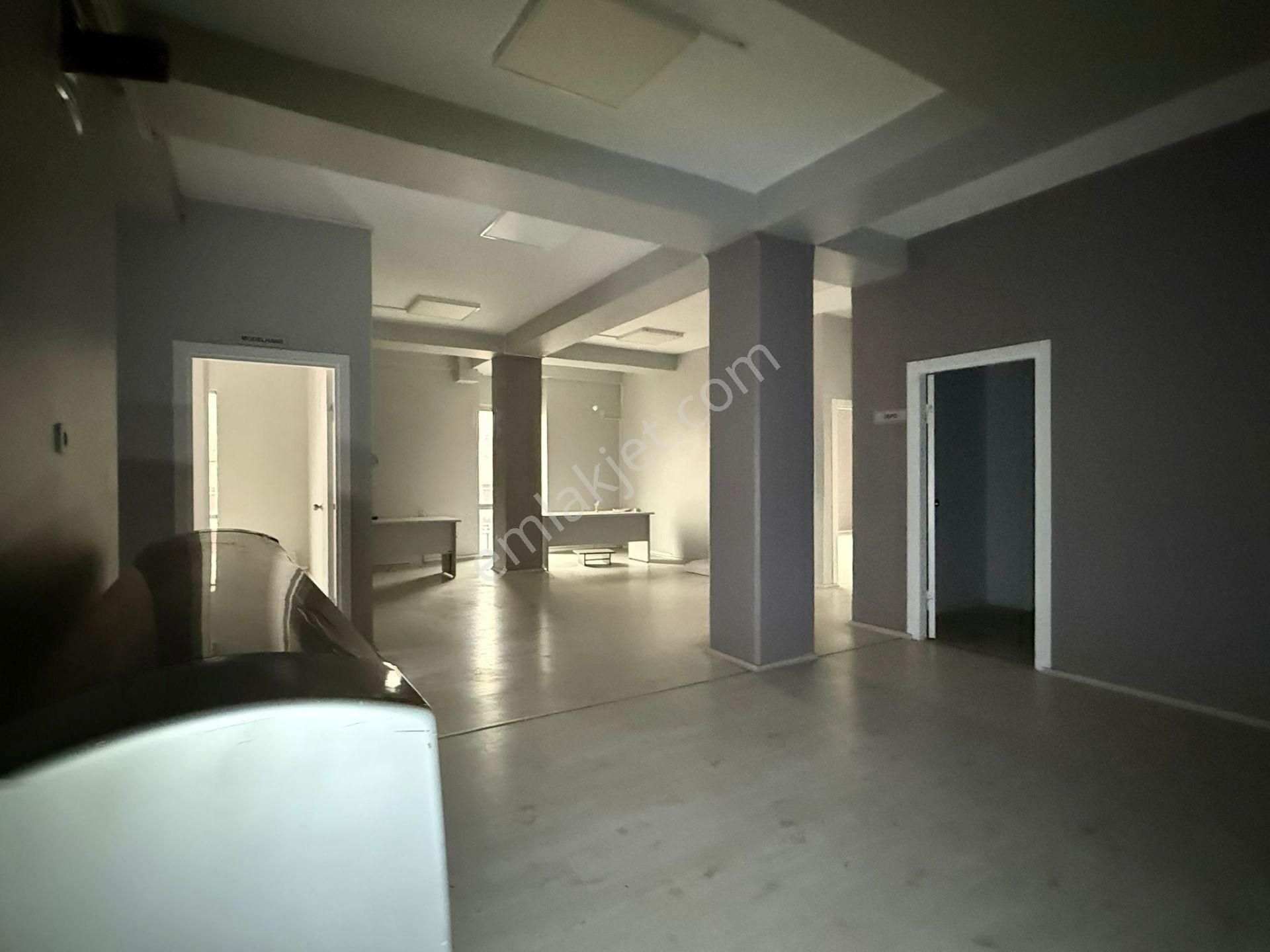 Bağcılar Merkez Mahallesi Kiralık Bölümlenmiş Ofis Katı 200 M2 - Görsel 30