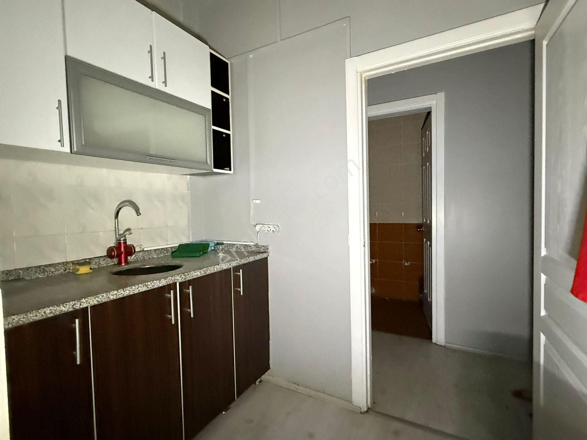 Bağcılar Merkez Mahallesi Kiralık Bölümlenmiş Ofis Katı 200 M2 - Görsel 19