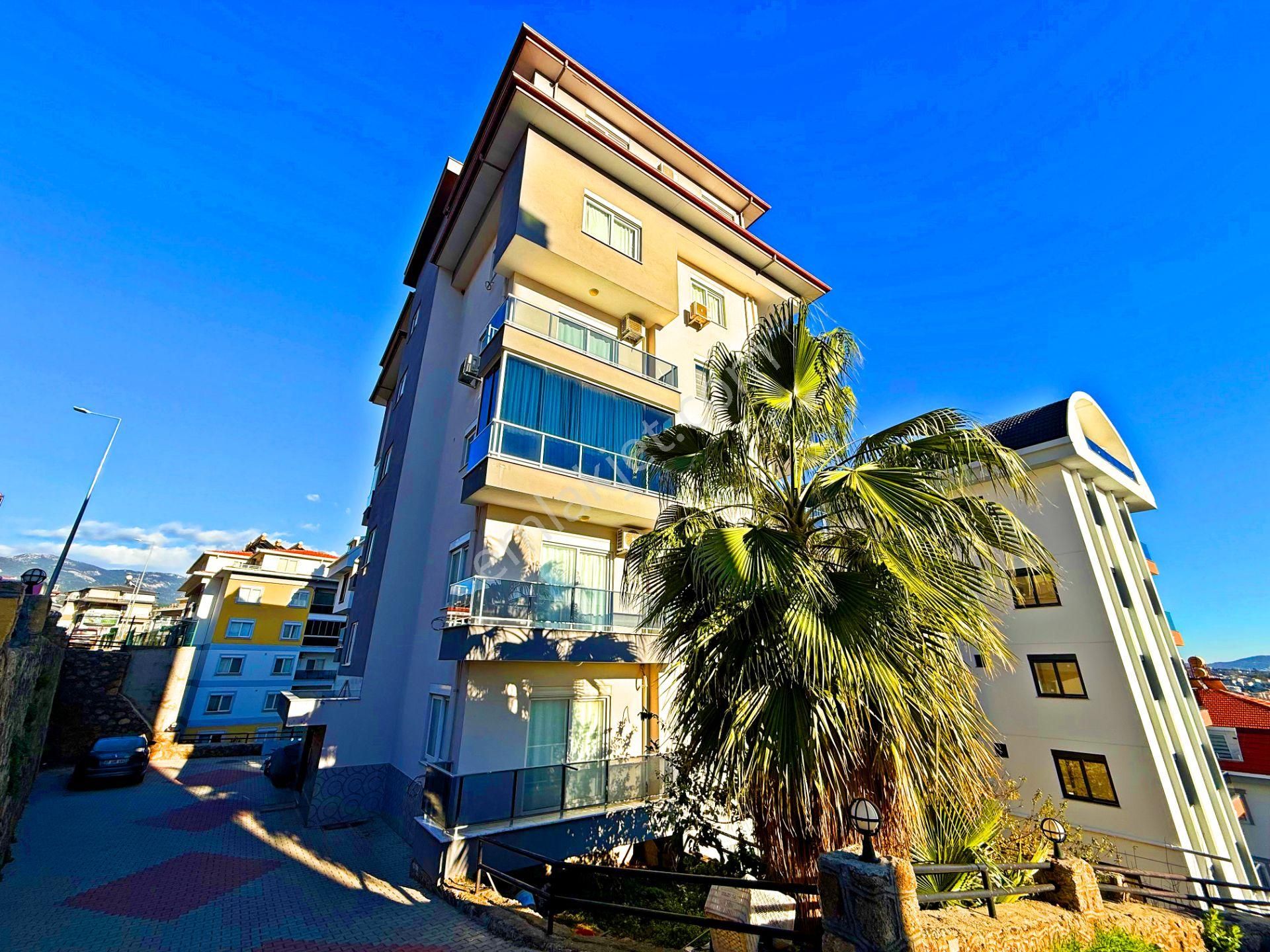 Alanya Çıplaklıda Satılık 4+1 Site İçi Manzaralı Dubleks Daire