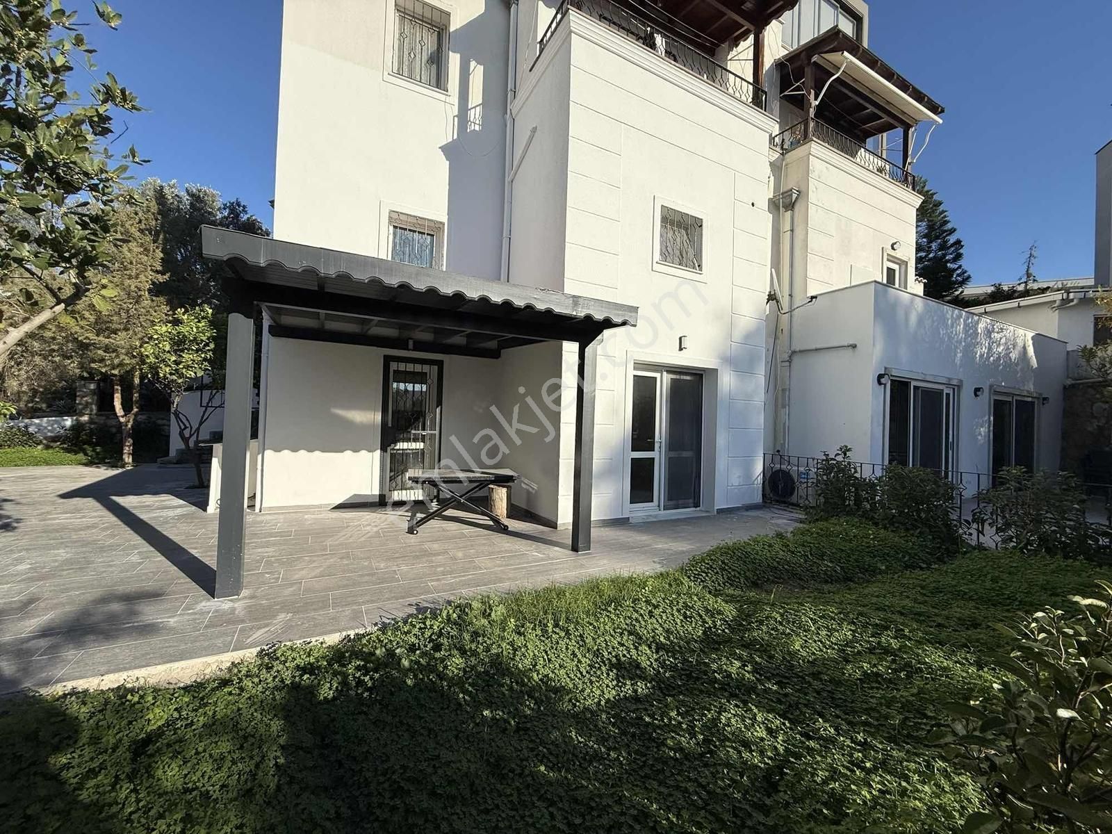 Kiralık Bodrum Oasise Yakın Eşyasız Bahçe Dubleksi