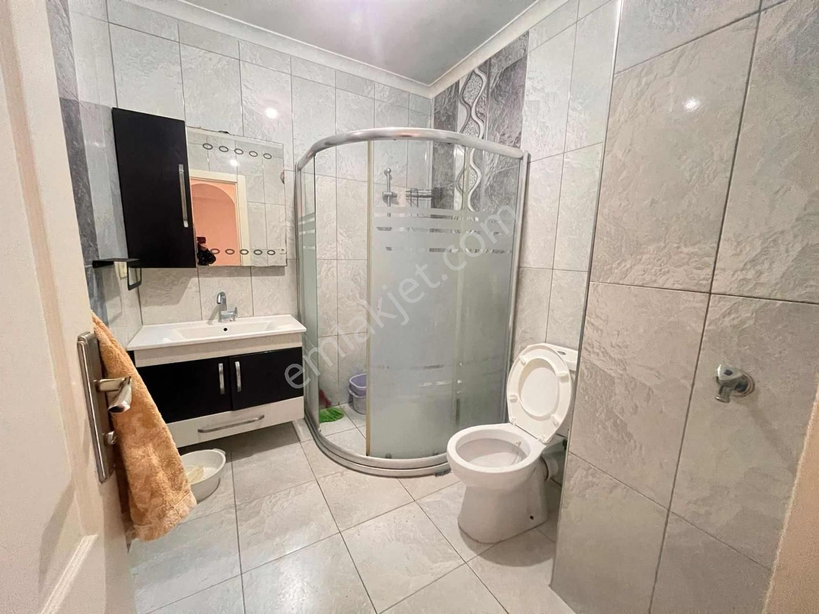 Köklü Sokak Metro Yakını Arakat Yapılı Kiralık 3+1 - Görsel 2