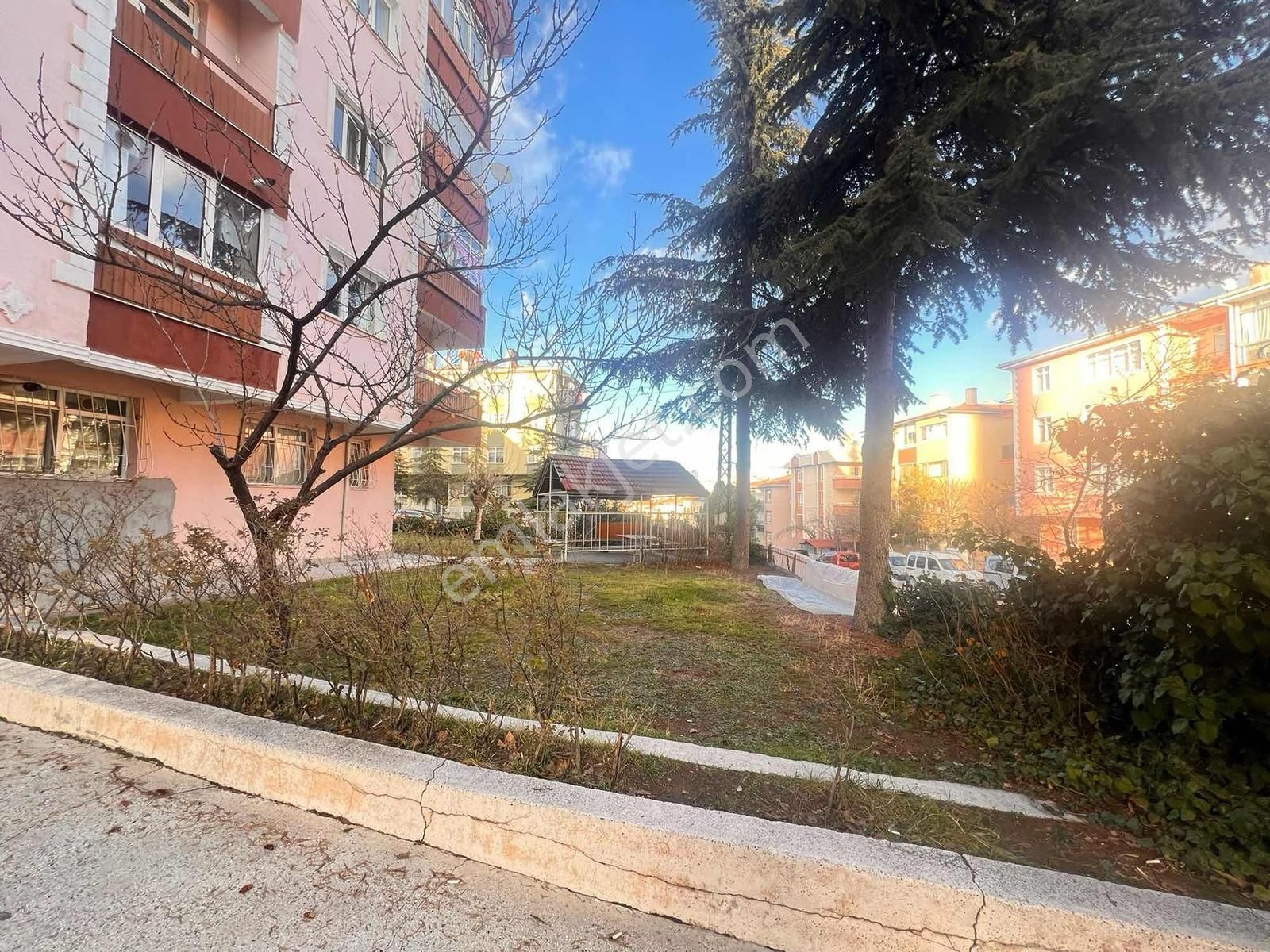 Köklü Sokak Metro Yakını Arakat Yapılı Kiralık 3+1 - Görsel 11