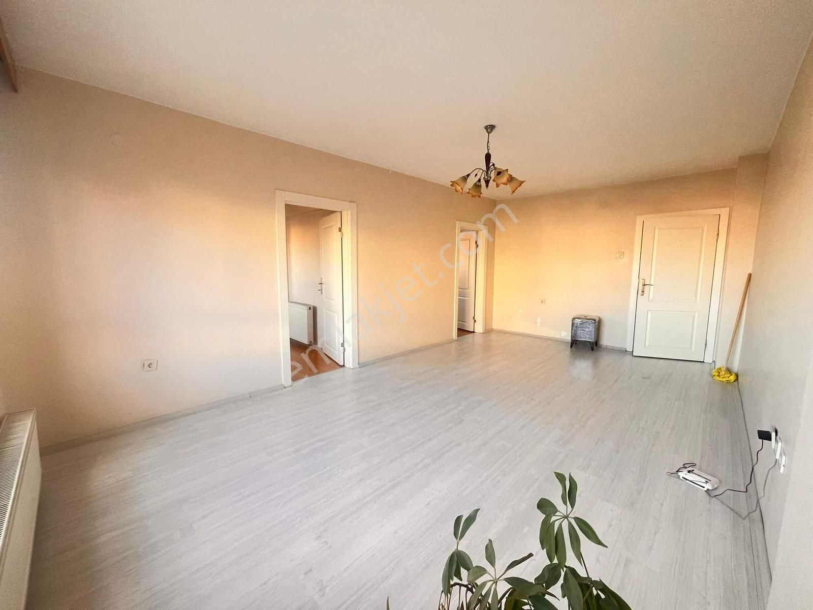 Köklü Sokak Metro Yakını Arakat Yapılı Kiralık 3+1 - Görsel 11