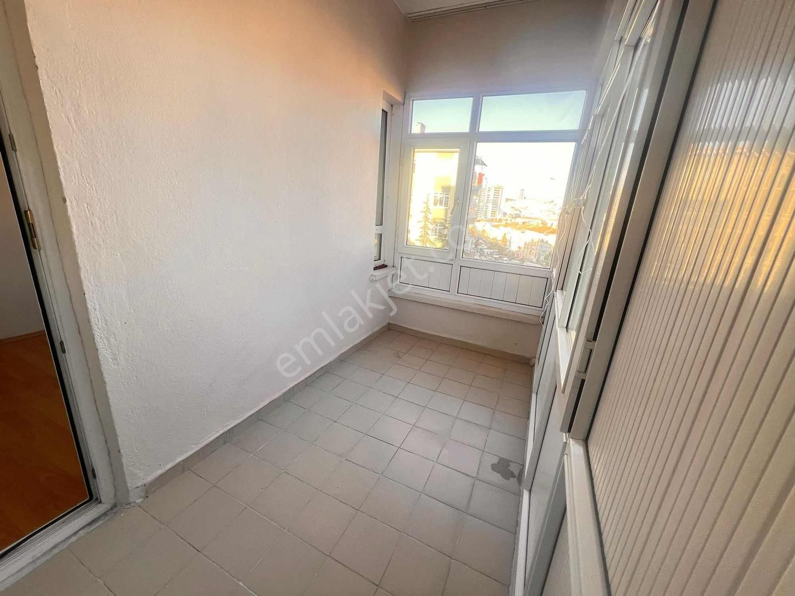 Köklü Sokak Metro Yakını Arakat Yapılı Kiralık 3+1 - Görsel 14