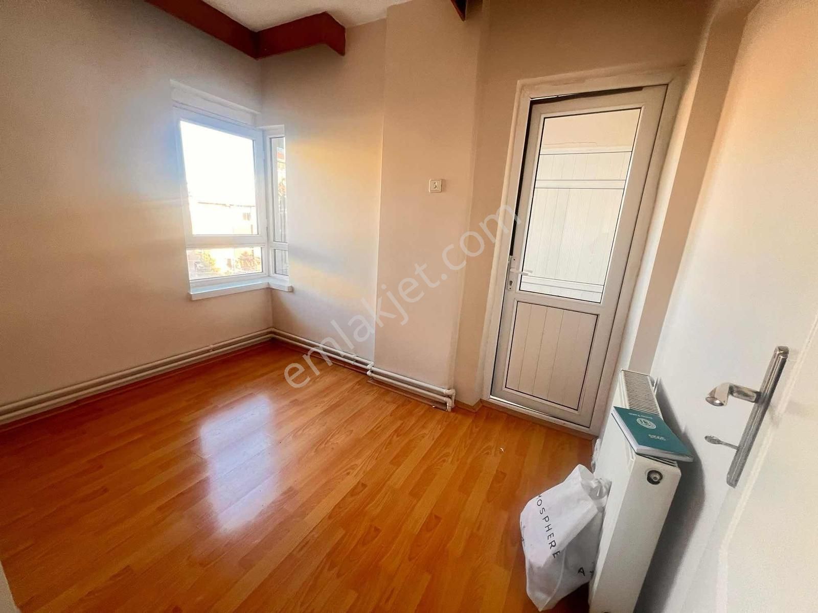 Köklü Sokak Metro Yakını Arakat Yapılı Kiralık 3+1 - Görsel 3