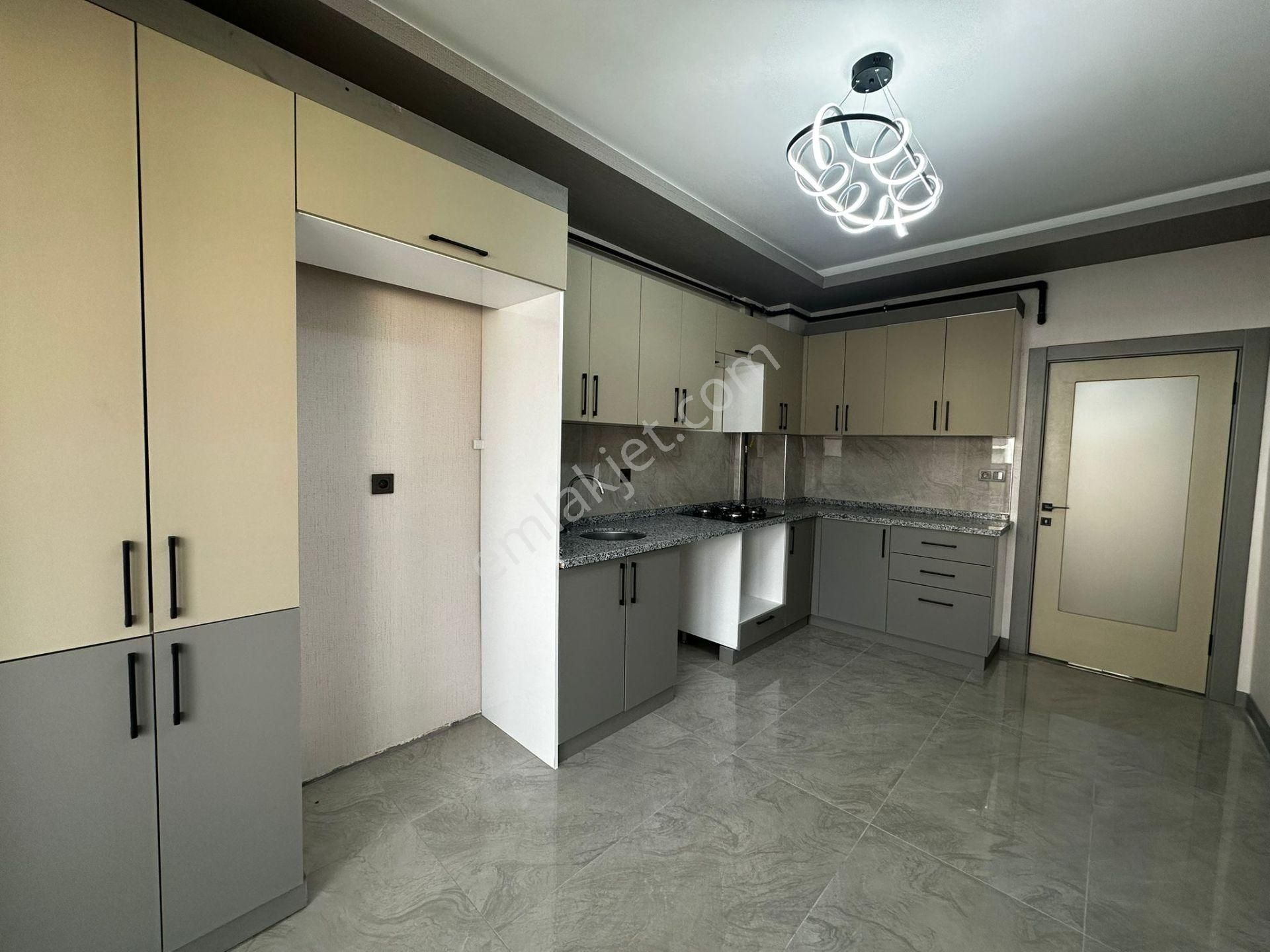 Kalecik Emlak'tan Lüx Yapılı 8.kat 4+1 G.odalı Şık Site Dairesi