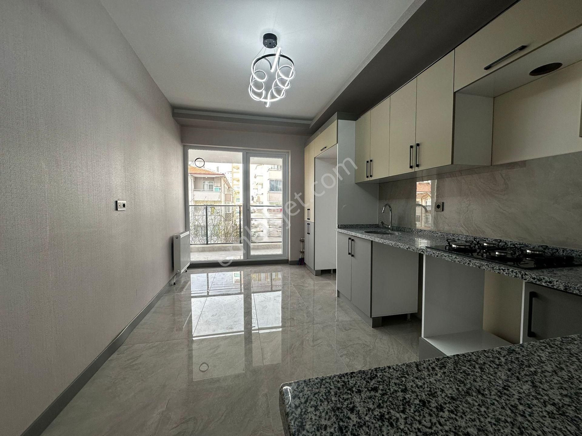 Kalecik Emlak'tan Lüx Yapılı 8.kat 4+1 G.odalı Şık Site Dairesi - Görsel 3