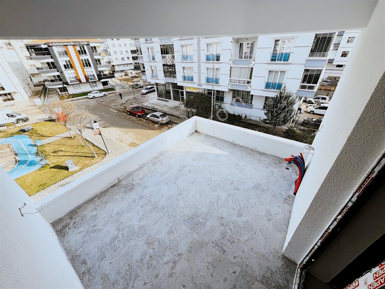 Yenikent Merkezde 1.400.000 Tl Kredi Limitli Ara Katta 2+1 !!!