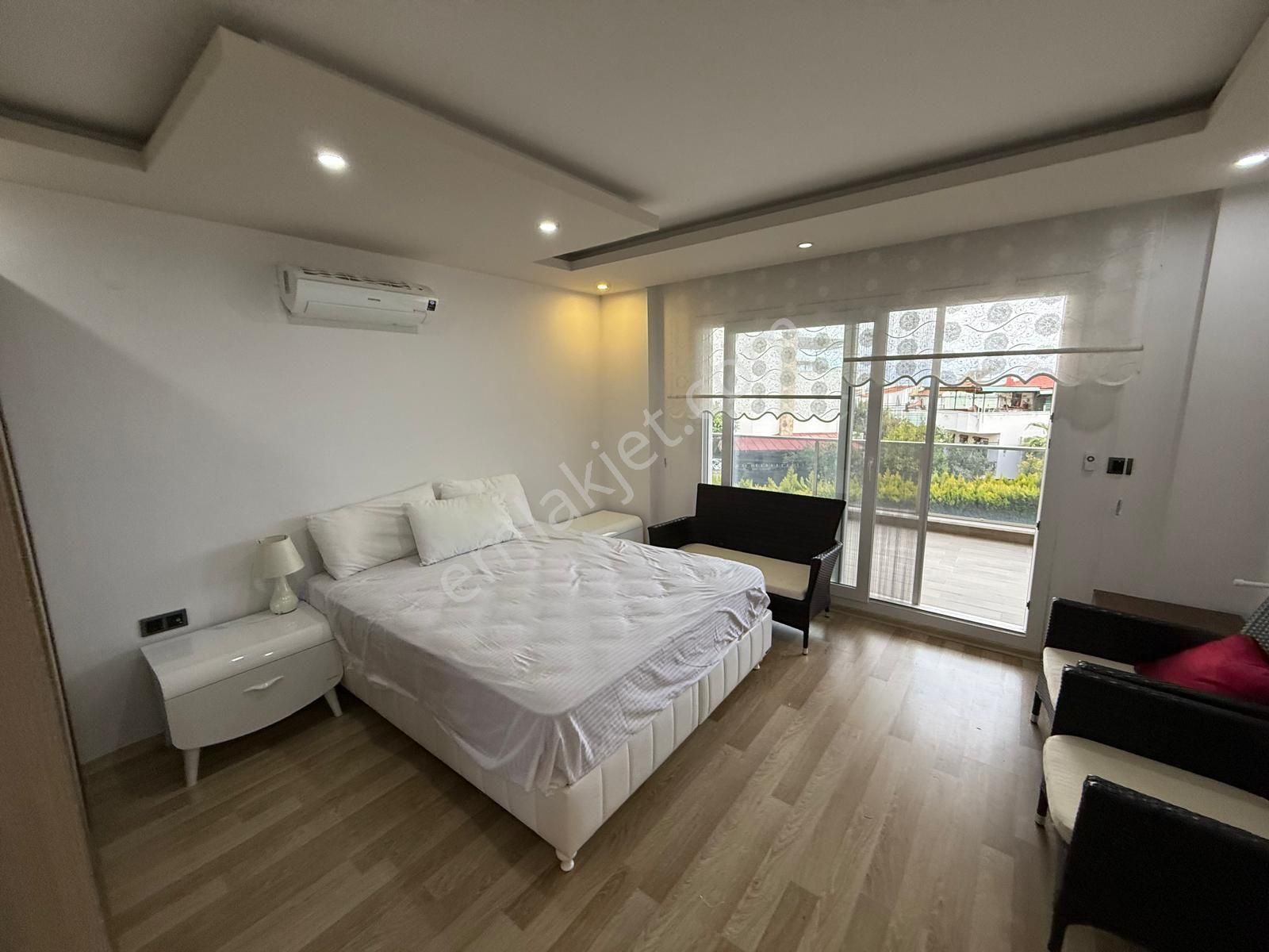 Kadınlar Denizinde Sahile Yakın 3+1 Ters Dubleks Deniz Manzaralı Havuzlu Sitede Daire   - Görsel 16