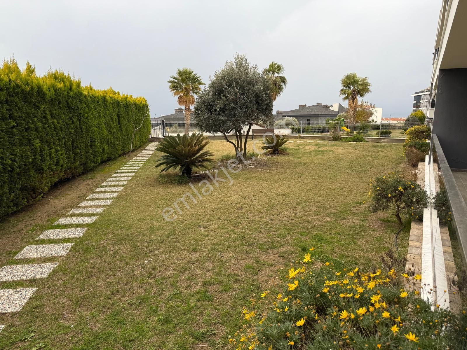 Kadınlar Denizinde Sahile Yakın 3+1 Ters Dubleks Deniz Manzaralı Havuzlu Sitede Daire   - Görsel 27