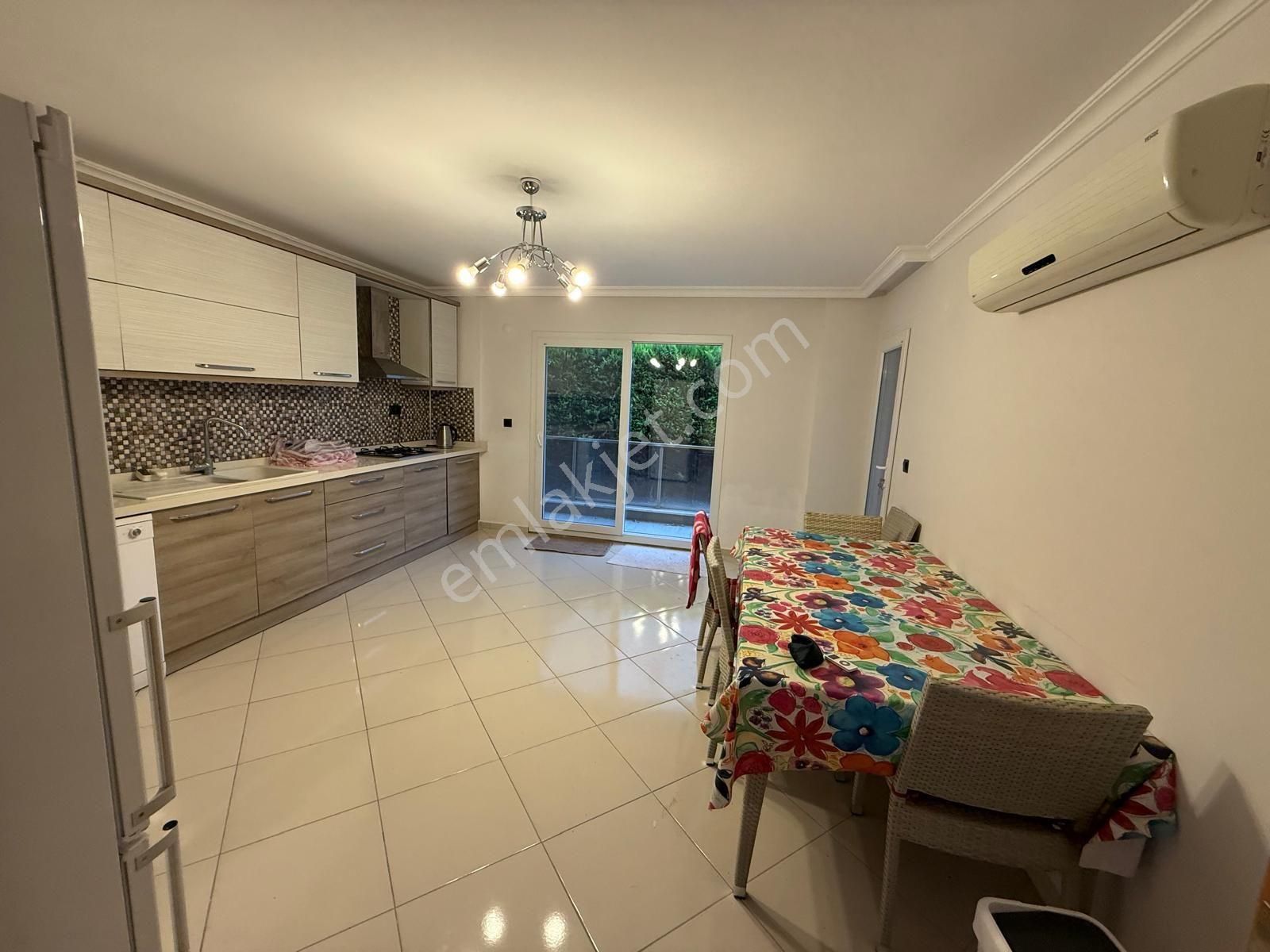 Kadınlar Denizinde Sahile Yakın 3+1 Ters Dubleks Deniz Manzaralı Havuzlu Sitede Daire   - Görsel 22