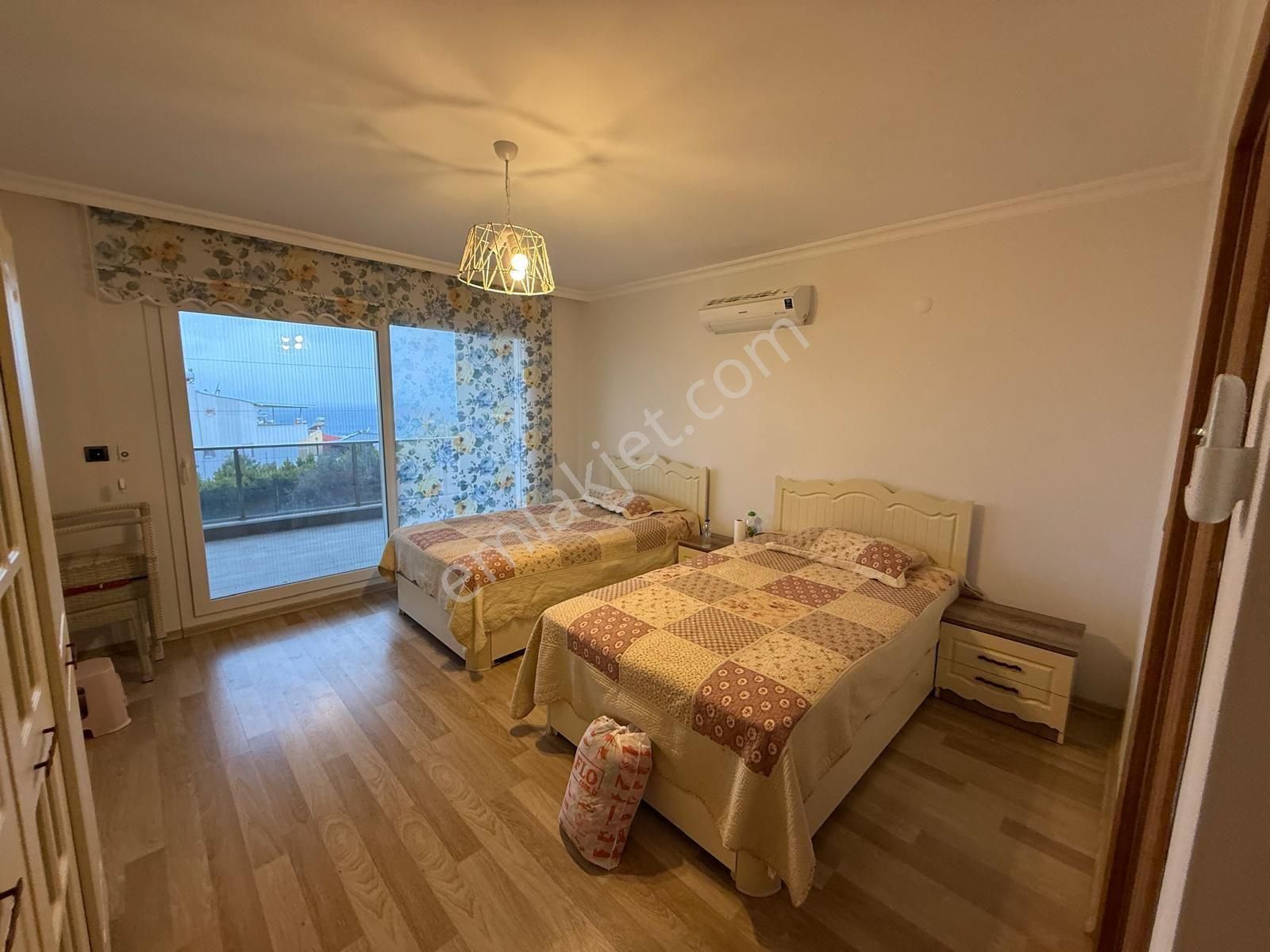 Kadınlar Denizinde Sahile Yakın 3+1 Ters Dubleks Deniz Manzaralı Havuzlu Sitede Daire   - Görsel 13