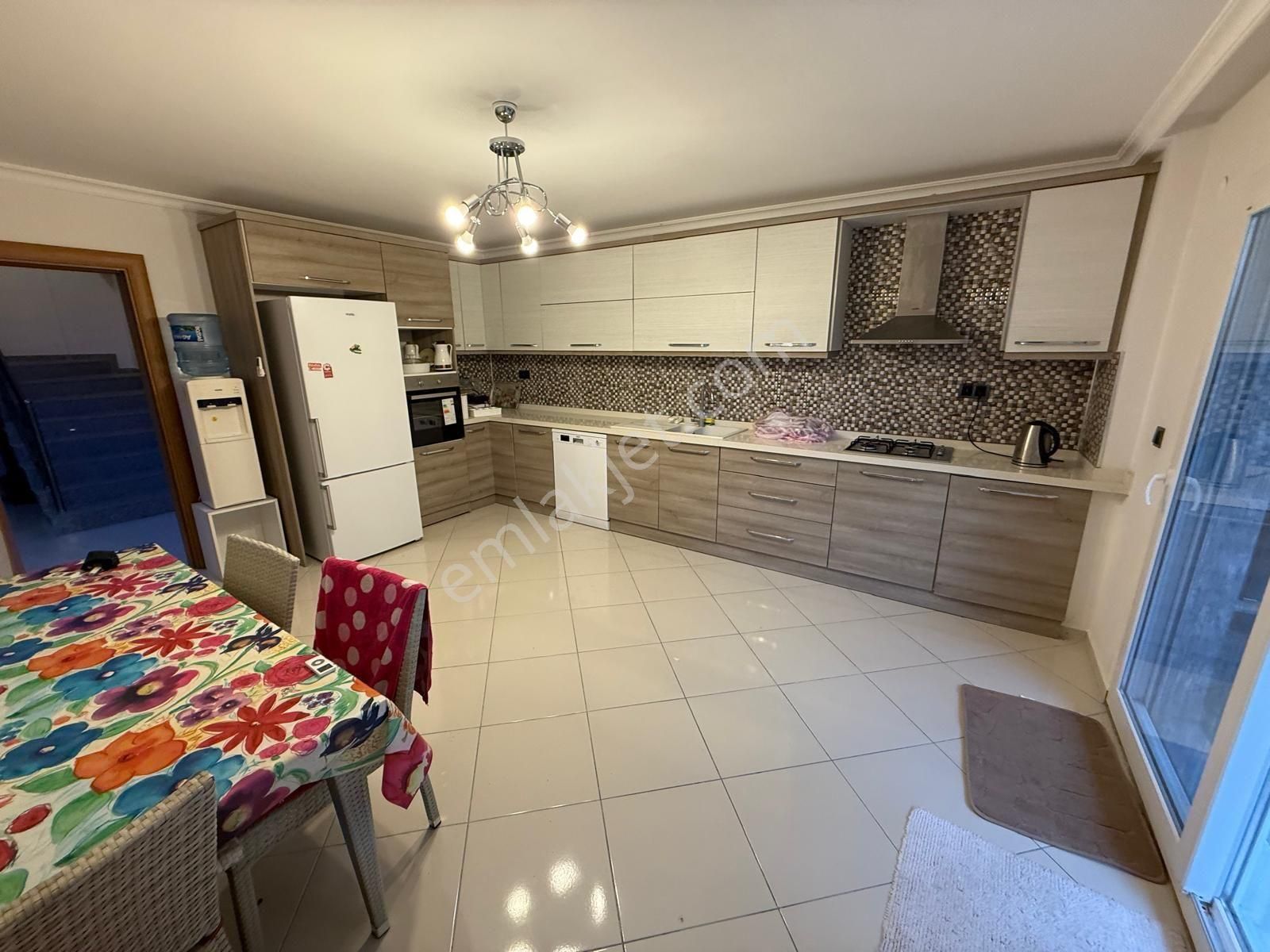 Kadınlar Denizinde Sahile Yakın 3+1 Ters Dubleks Deniz Manzaralı Havuzlu Sitede Daire   - Görsel 20