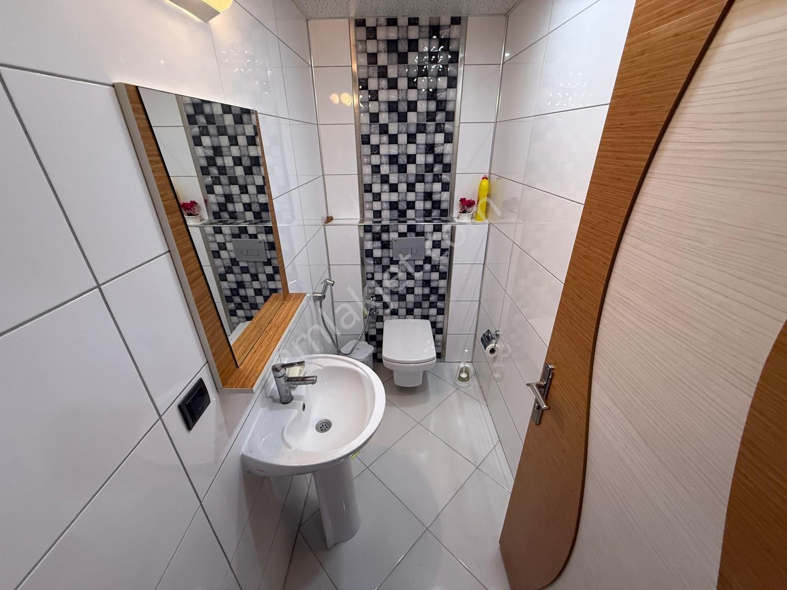 Kadınlar Denizinde Sahile Yakın 3+1 Ters Dubleks Deniz Manzaralı Havuzlu Sitede Daire   - Görsel 34