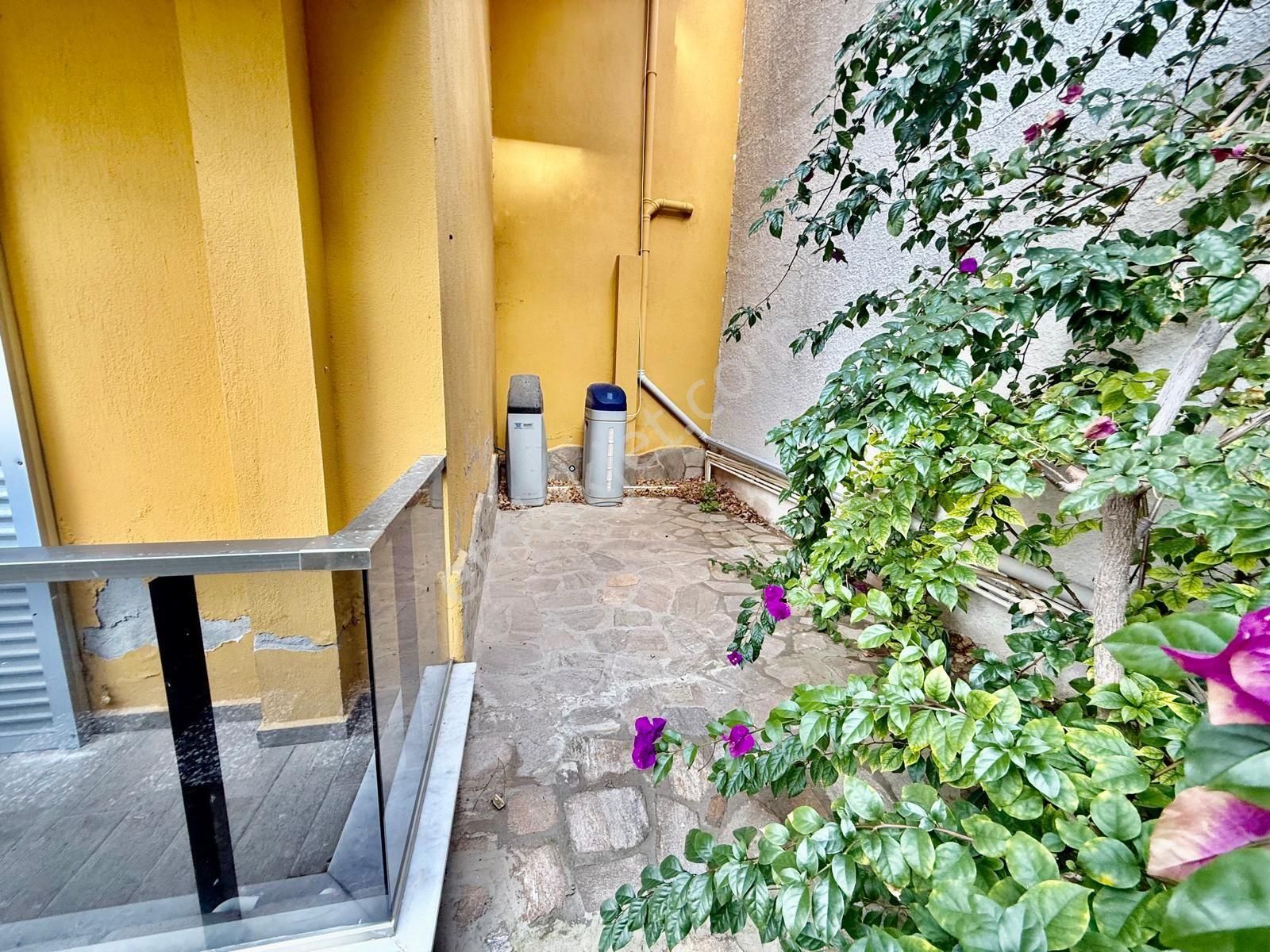 Kadınlar Denizinde Sahile Yakın 3+1 Ters Dubleks Deniz Manzaralı Havuzlu Sitede Daire   - Görsel 2