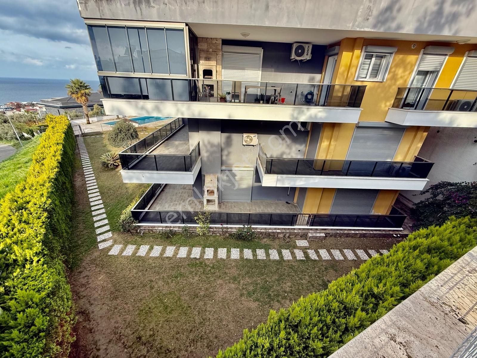 Kadınlar Denizinde Sahile Yakın 3+1 Ters Dubleks Deniz Manzaralı Havuzlu Sitede Daire   - Görsel 9