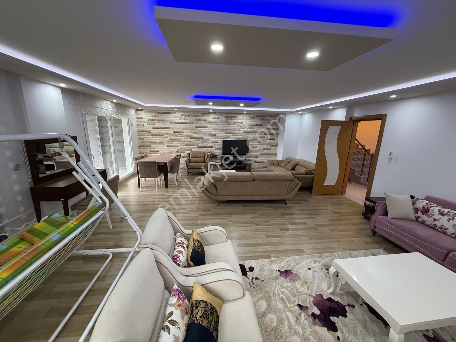 Kadınlar Denizinde Sahile Yakın 3+1 Ters Dubleks Deniz Manzaralı Havuzlu Sitede Daire   - Görsel 26