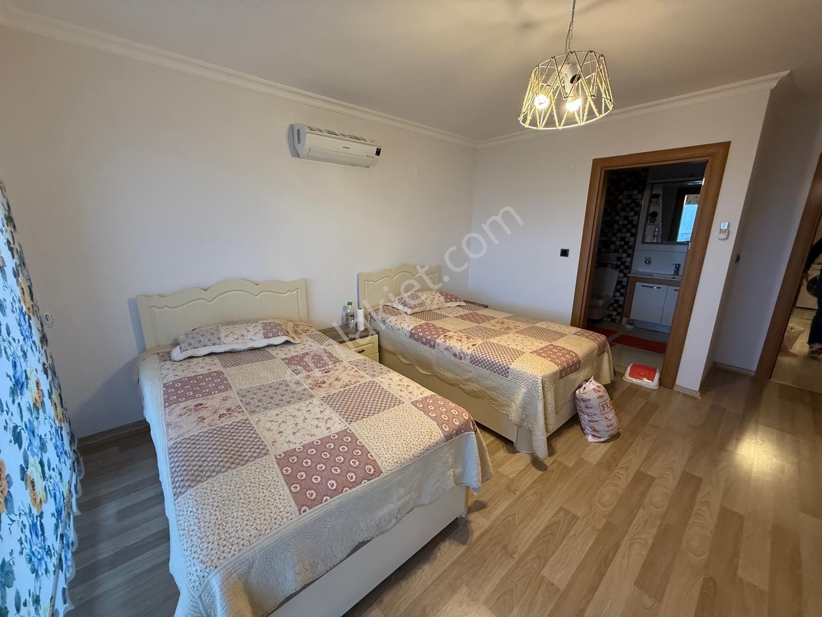 Kadınlar Denizinde Sahile Yakın 3+1 Ters Dubleks Deniz Manzaralı Havuzlu Sitede Daire   - Görsel 12