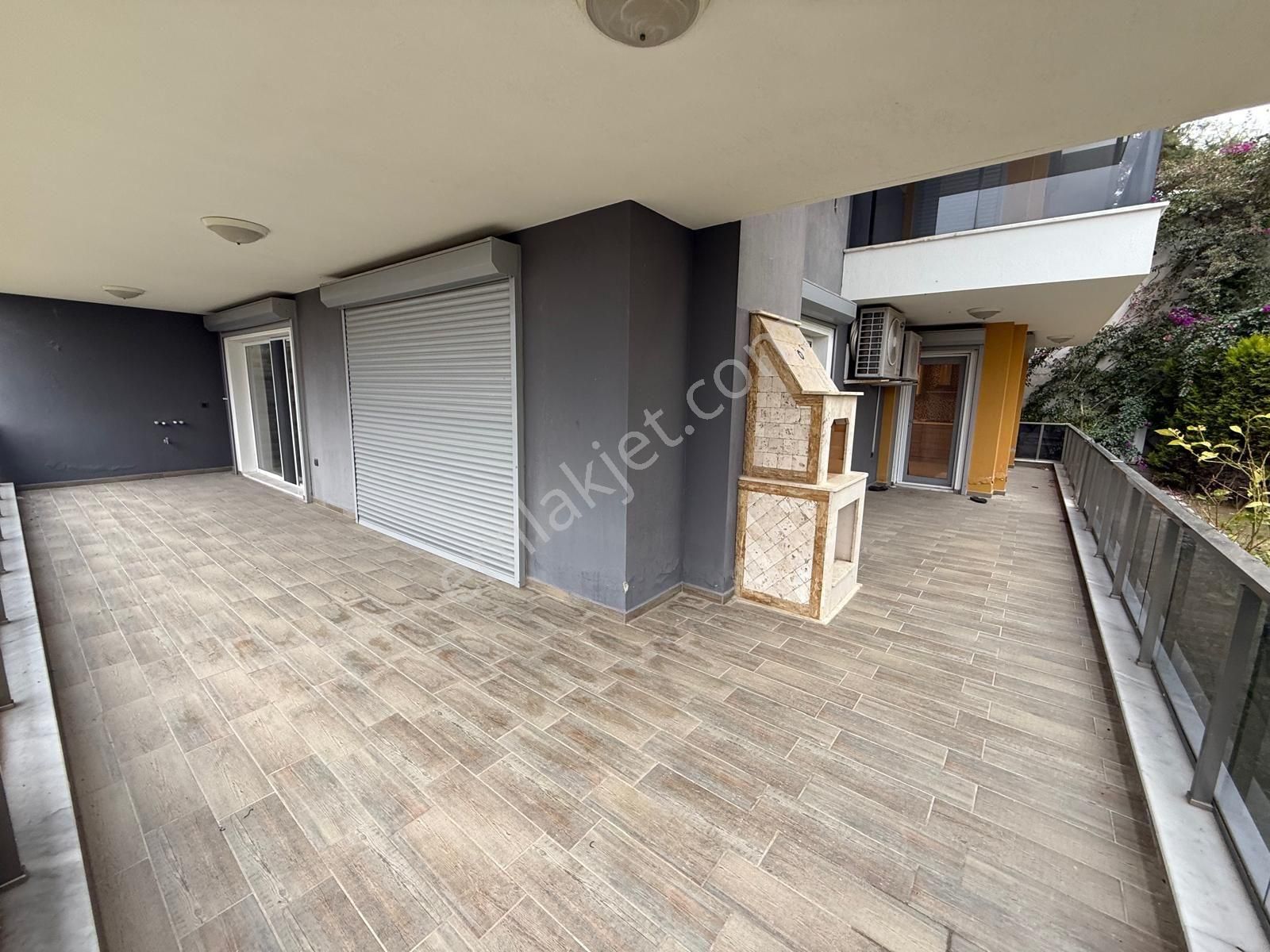 Kadınlar Denizinde Sahile Yakın 3+1 Ters Dubleks Deniz Manzaralı Havuzlu Sitede Daire   - Görsel 25