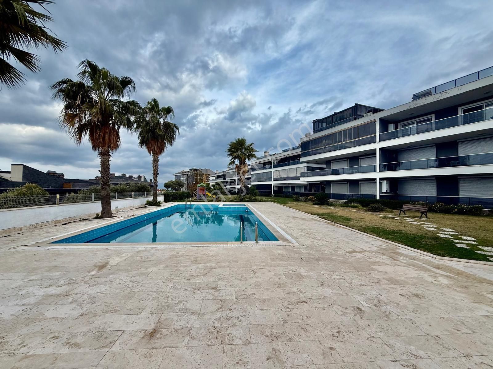 Kadınlar Denizinde Sahile Yakın 3+1 Ters Dubleks Deniz Manzaralı Havuzlu Sitede Daire   - Görsel 5