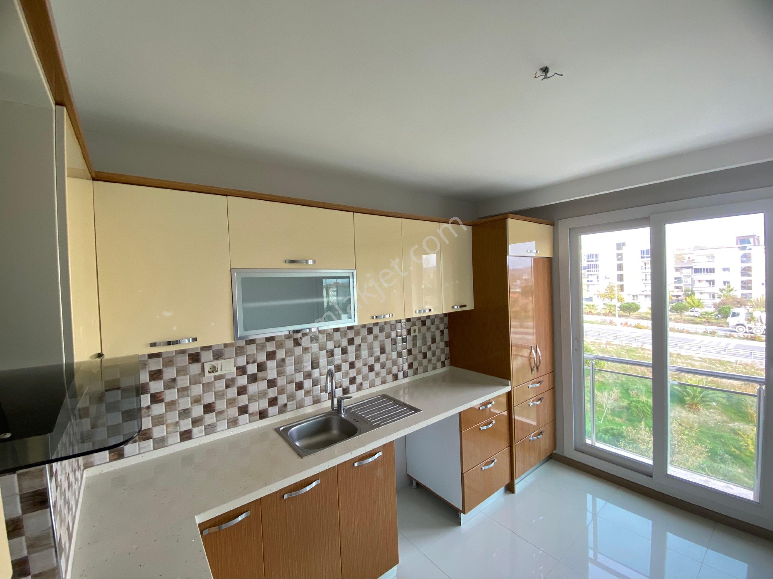 Seferihisar'ın Gözbebeği Camikebir Mah.'de Kopuz İnş. Süper Lux Kiralık Müthiş Lokasyon 3+1 Daire - Görsel 17