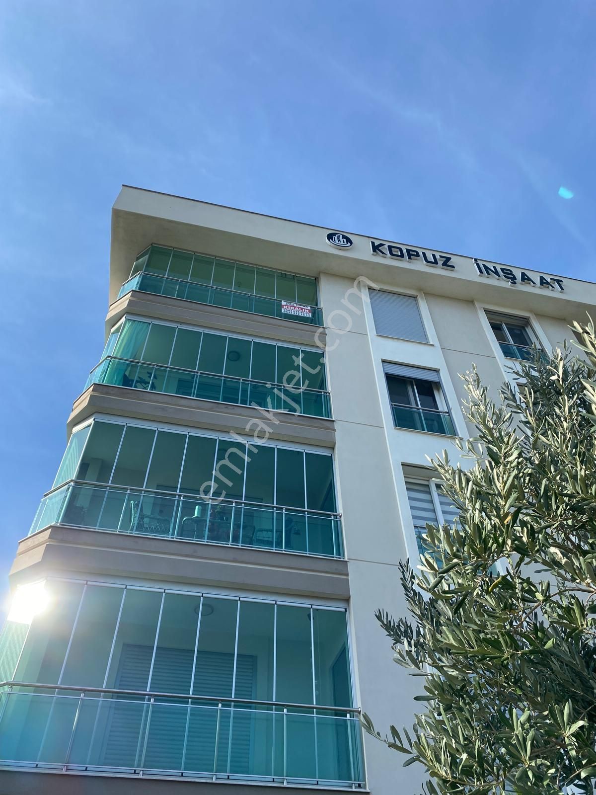 Seferihisar'ın Gözbebeği Camikebir Mah.'de Kopuz İnş. Süper Lux Kiralık Müthiş Lokasyon 3+1 Daire - Görsel 2