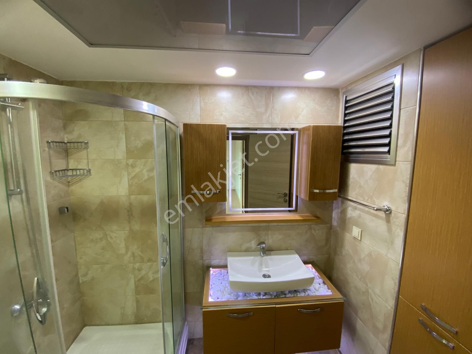Seferihisar'ın Gözbebeği Camikebir Mah.'de Kopuz İnş. Süper Lux Kiralık Müthiş Lokasyon 3+1 Daire - Görsel 5