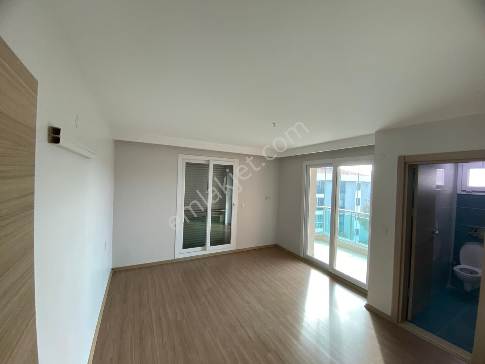 Seferihisar'ın Gözbebeği Camikebir Mah.'de Kopuz İnş. Süper Lux Kiralık Müthiş Lokasyon 3+1 Daire - Görsel 4