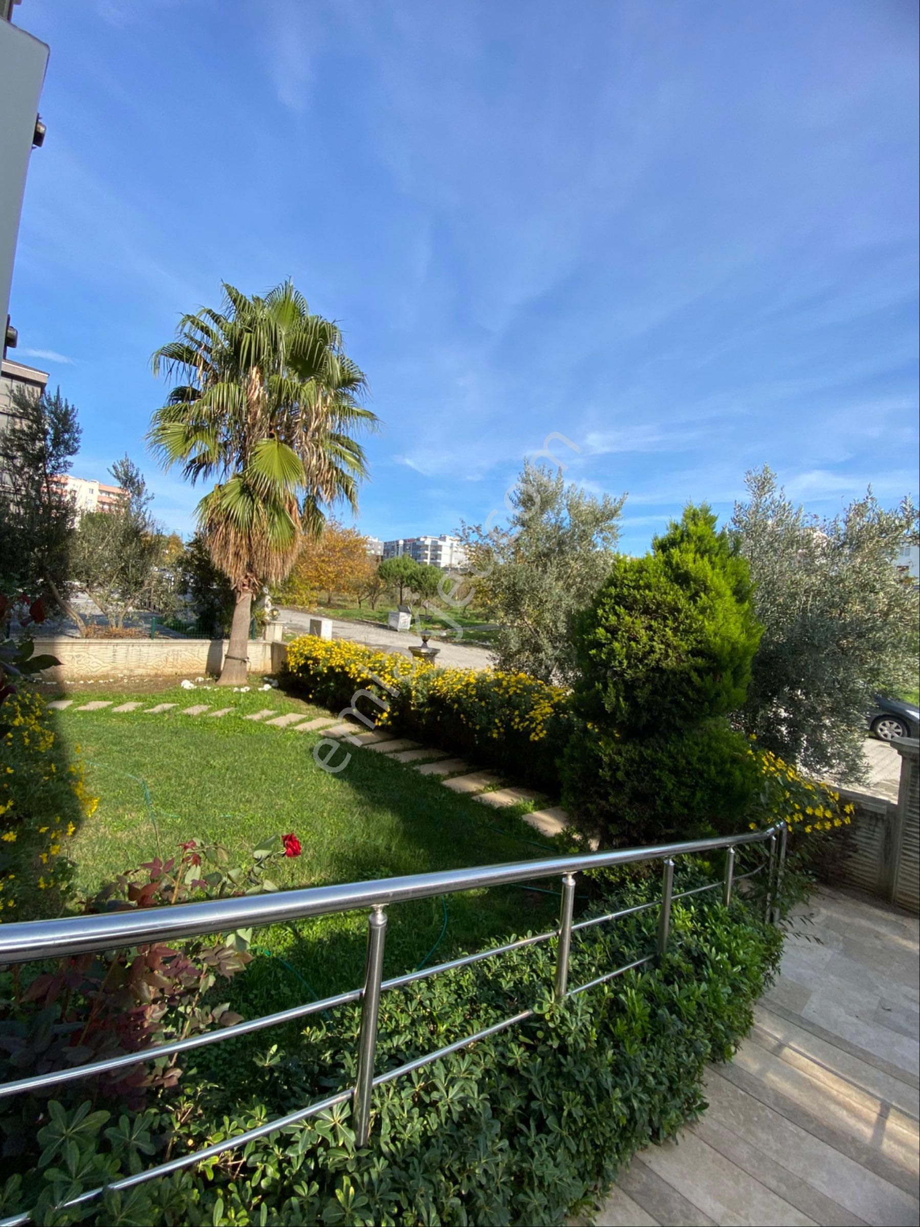 Seferihisar'ın Gözbebeği Camikebir Mah.'de Kopuz İnş. Süper Lux Kiralık Müthiş Lokasyon 3+1 Daire - Görsel 13