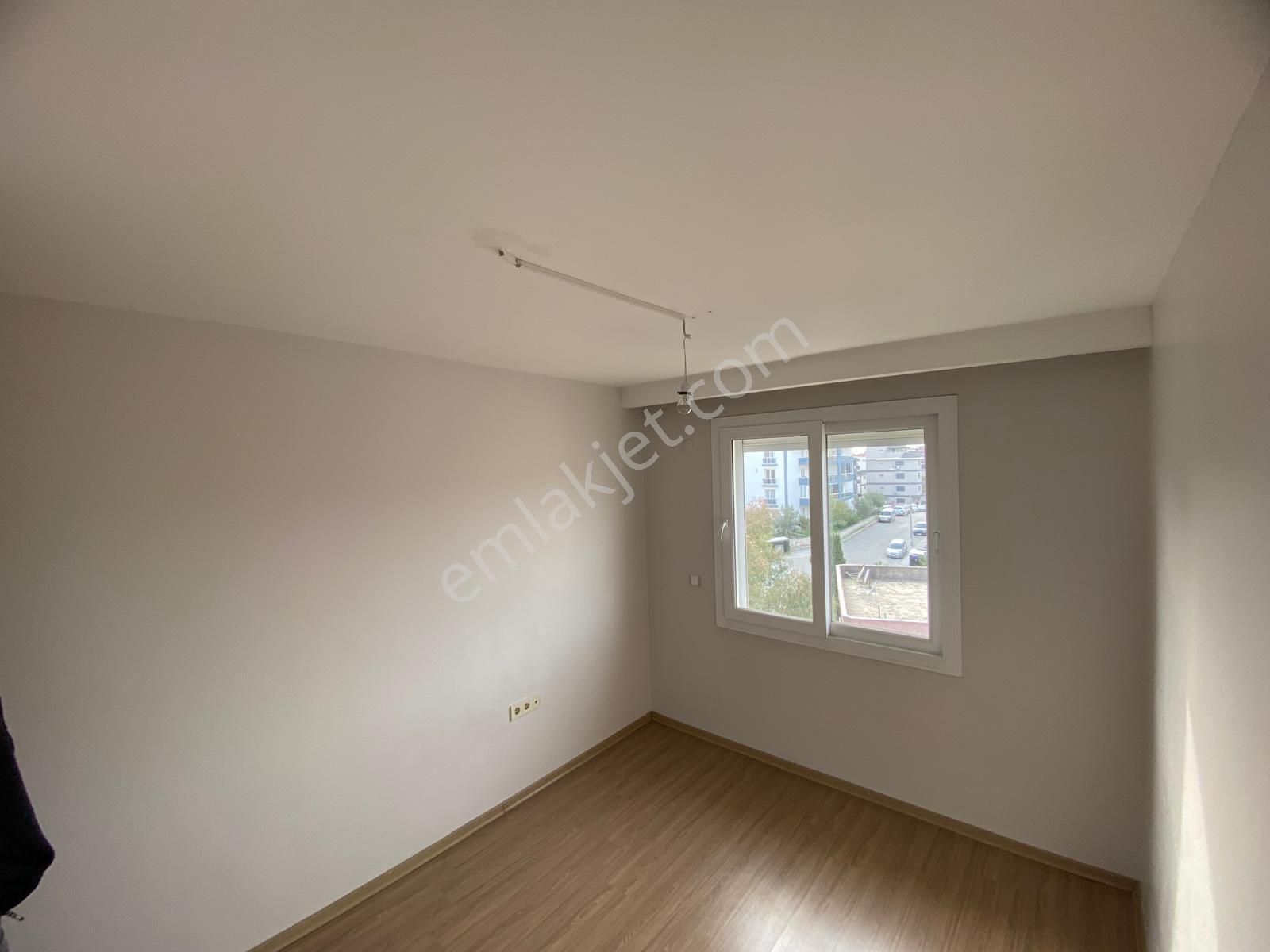 Seferihisar'ın Gözbebeği Camikebir Mah.'de Kopuz İnş. Süper Lux Kiralık Müthiş Lokasyon 3+1 Daire - Görsel 8