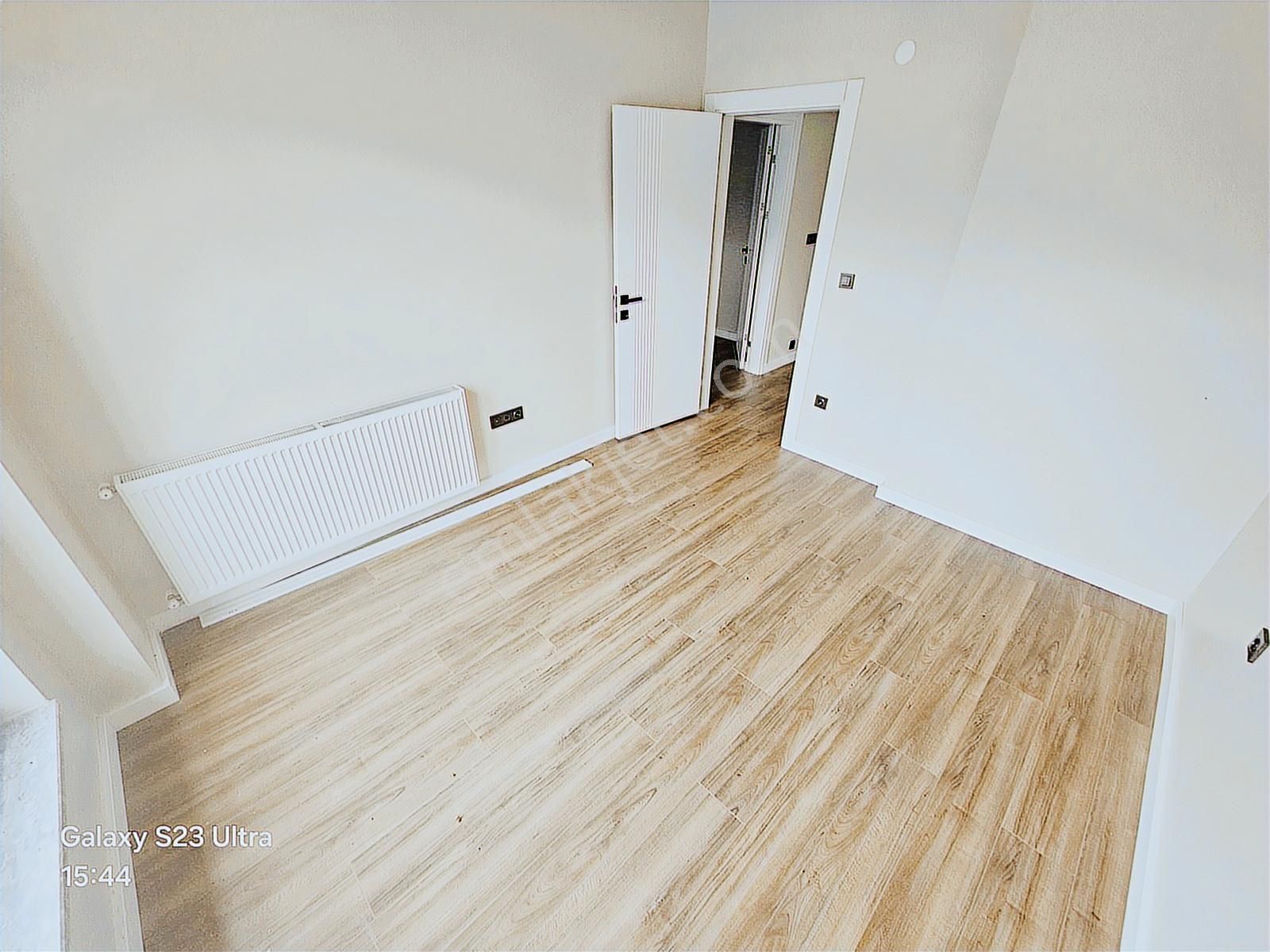 Eu Gayrimenkulden Yetkili Havuzlu Tek Müstakil 3+1 Villa - Görsel 23