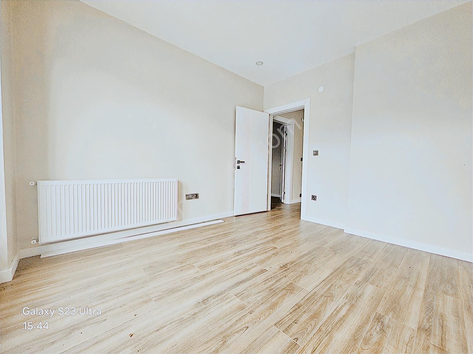 Eu Gayrimenkulden Yetkili Havuzlu Tek Müstakil 3+1 Villa - Görsel 14