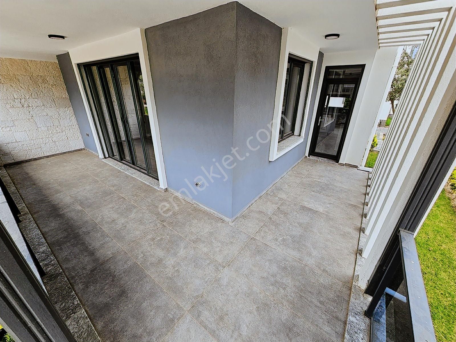 Eu Gayrimenkulden Havuzlu Sitede Denize Yakın 3+1 Villa - Görsel 15