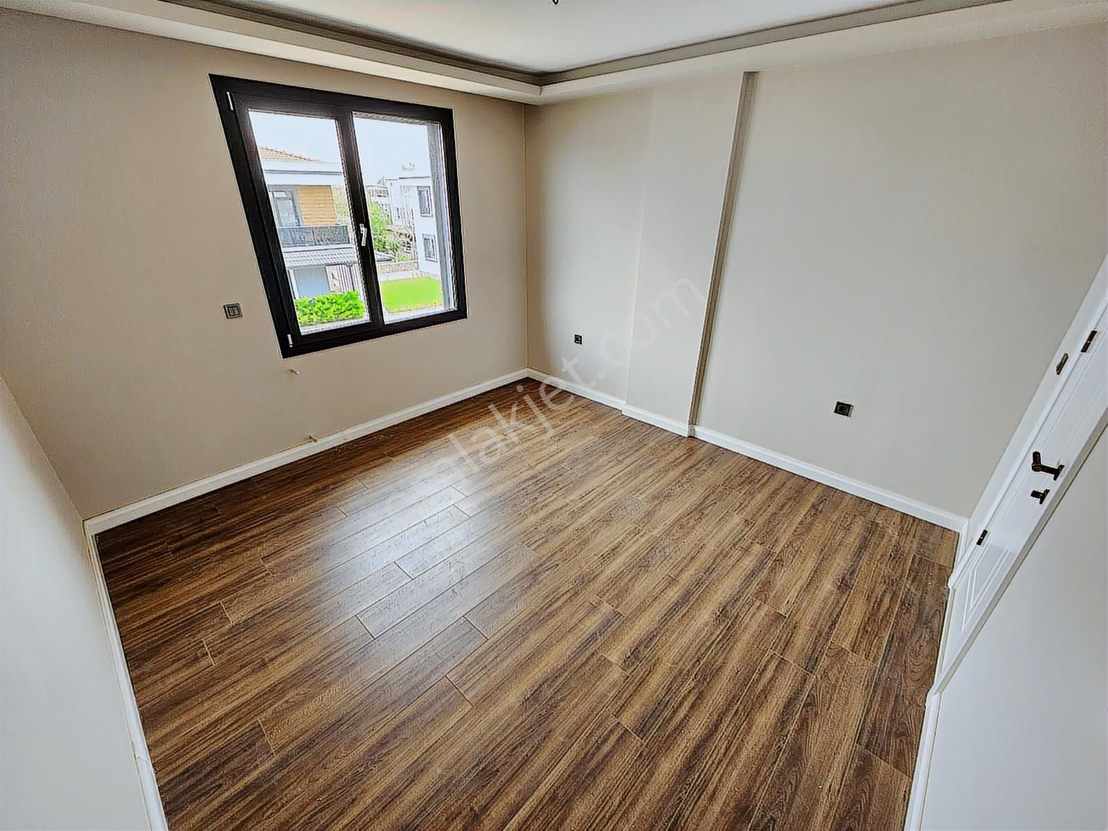 Eu Gayrimenkulden Havuzlu Sitede Denize Yakın 3+1 Villa - Görsel 24