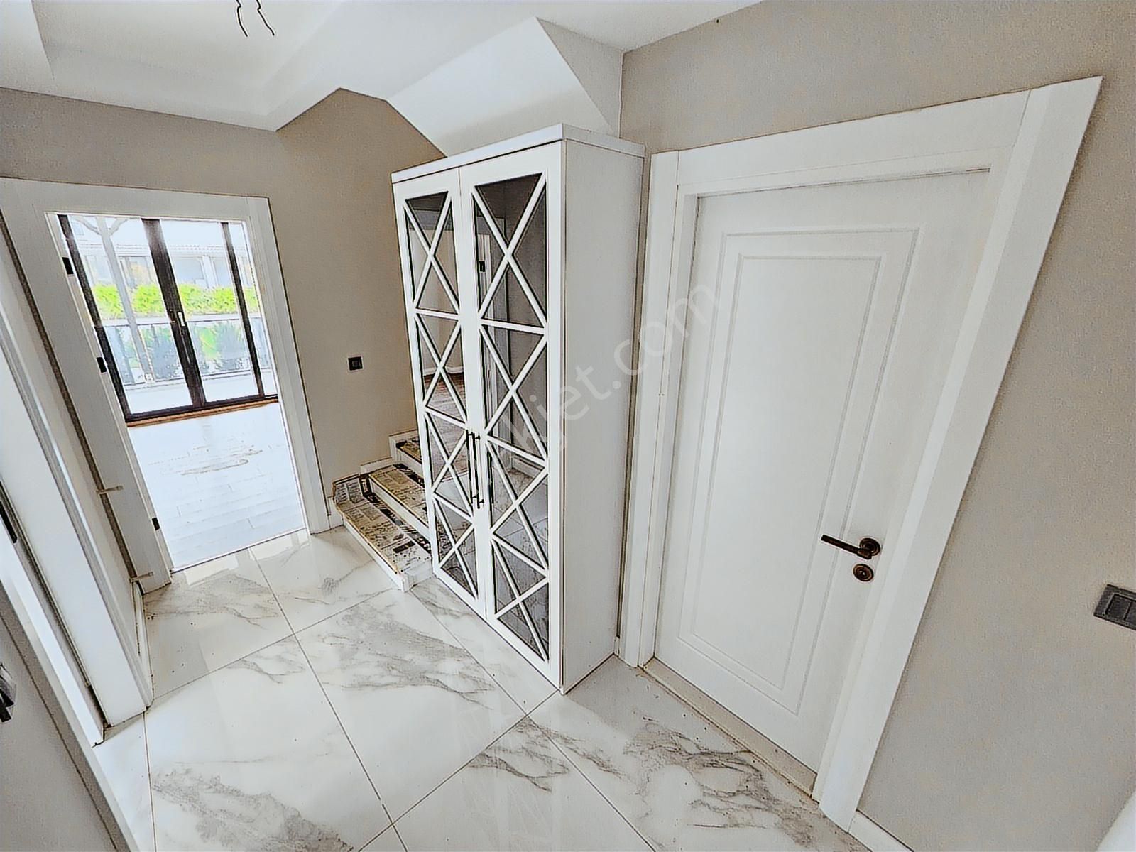 Eu Gayrimenkulden Havuzlu Sitede Denize Yakın 3+1 Villa - Görsel 23