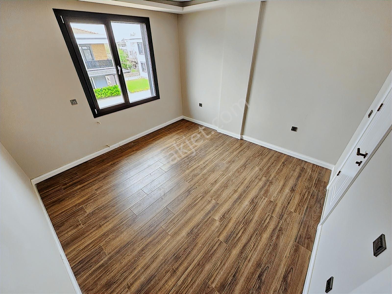 Eu Gayrimenkulden Havuzlu Sitede Denize Yakın 3+1 Villa - Görsel 35