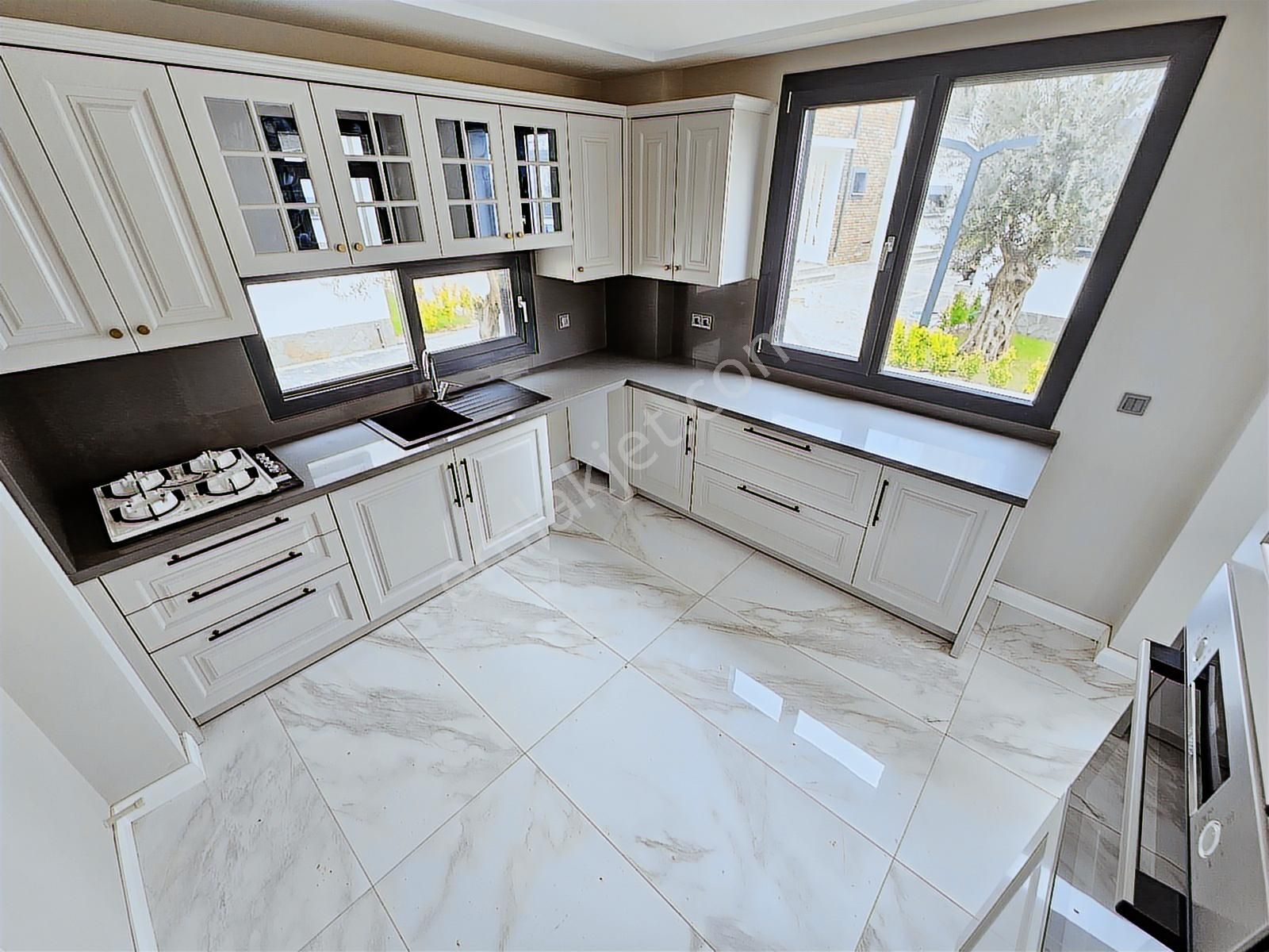 Eu Gayrimenkulden Havuzlu Sitede Denize Yakın 3+1 Villa - Görsel 8